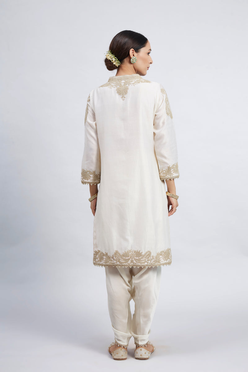 Aabish Daisy Ivory