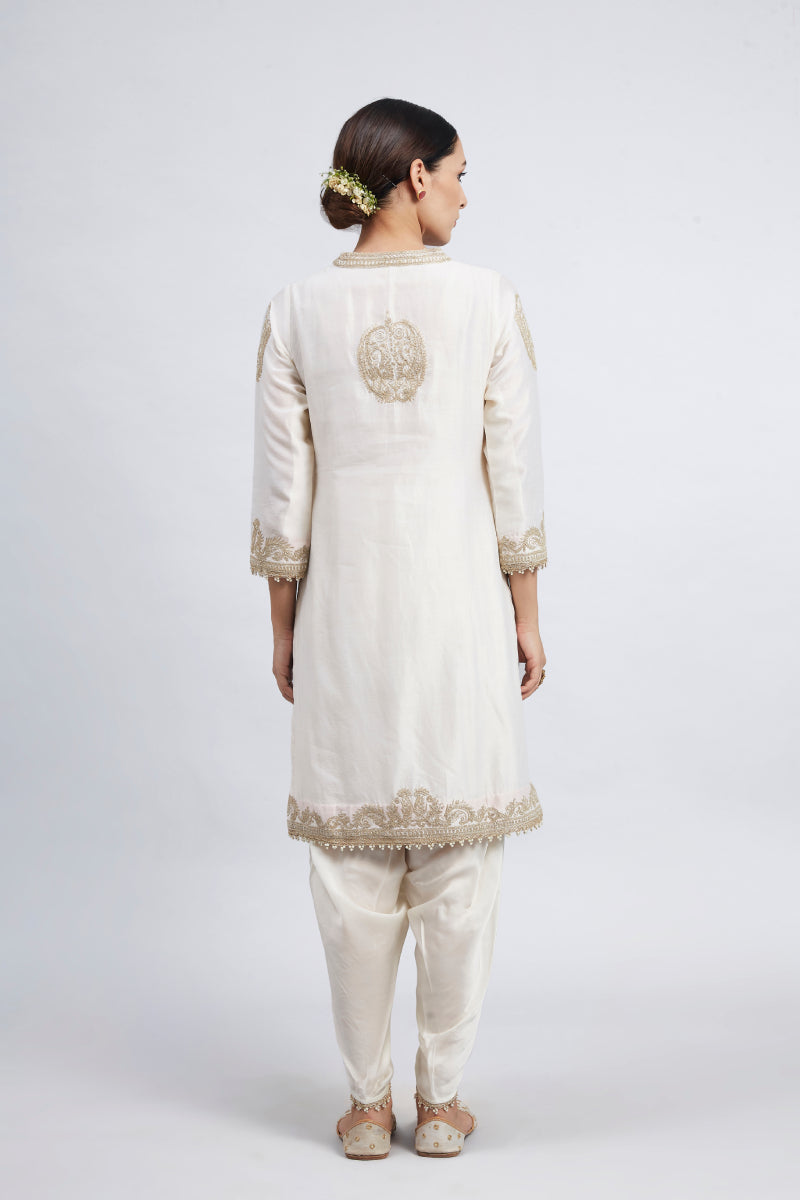 Aabisah Daisy Ivory