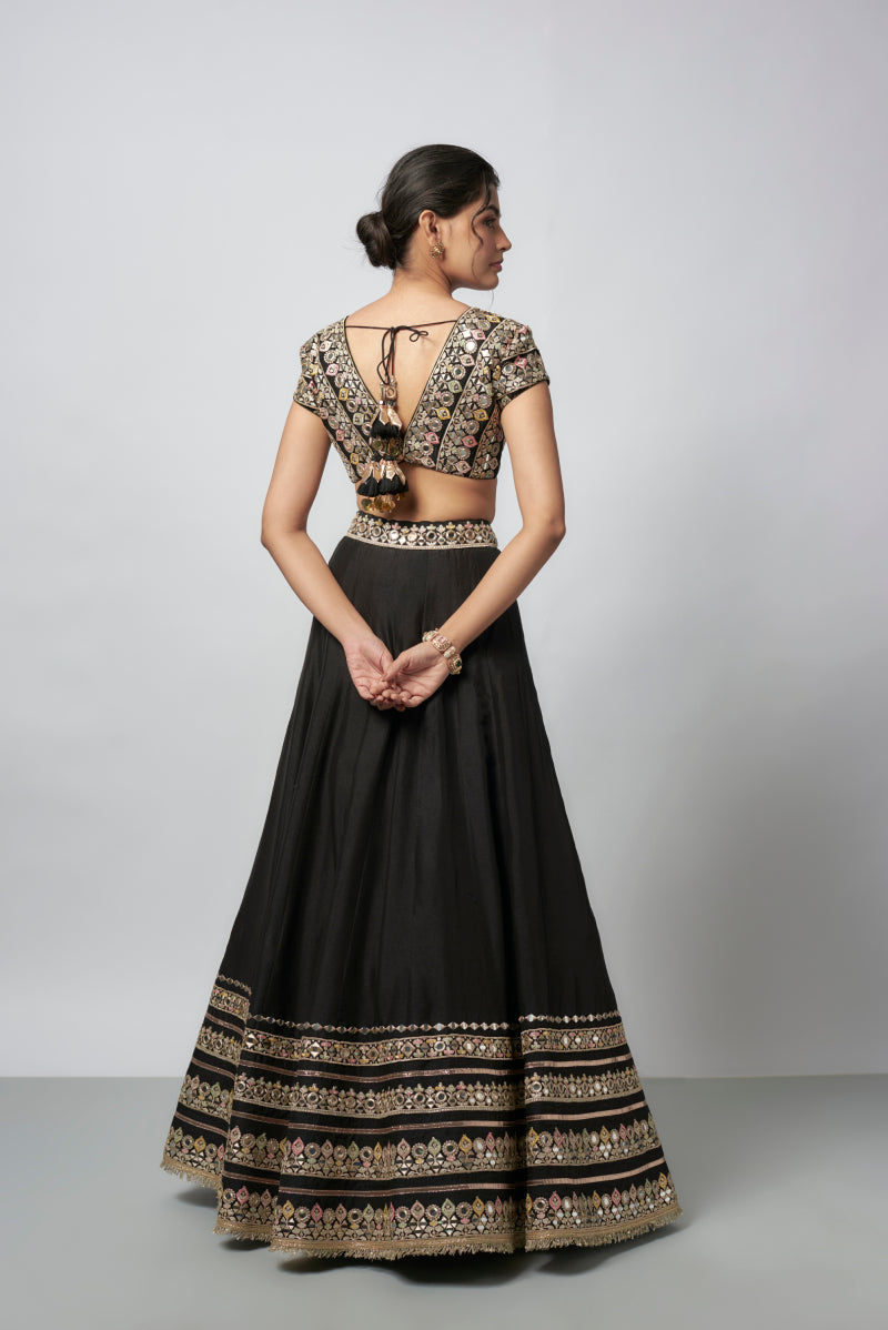 Maanyata Lehenga Set