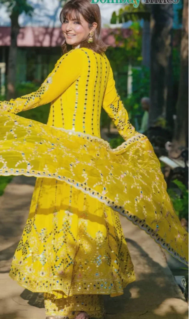 Hina Khan in Cheshtha Anarkali Set