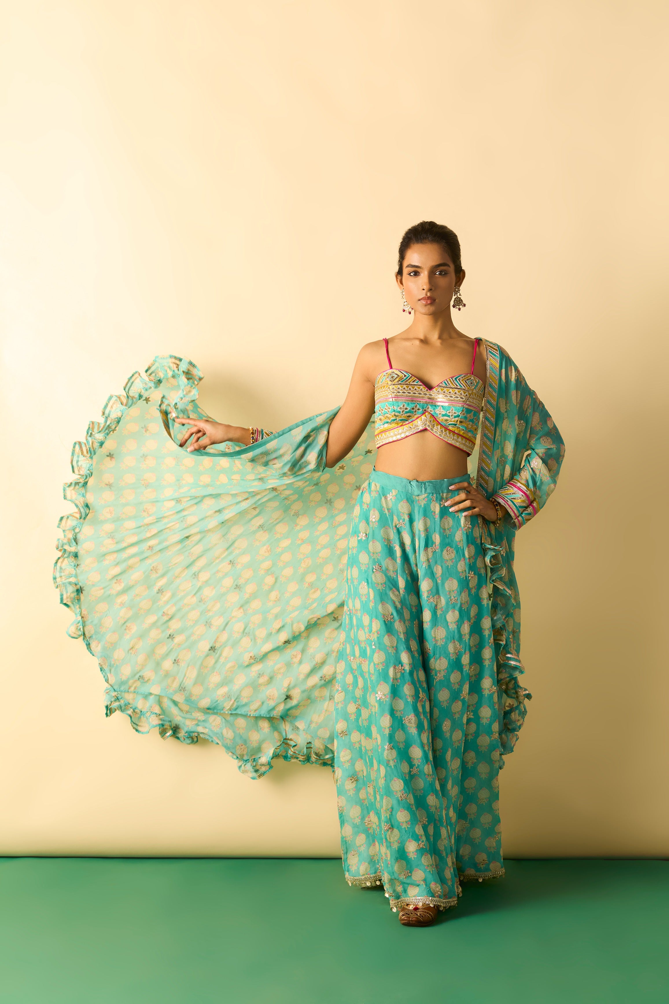 Dharika Cape Set