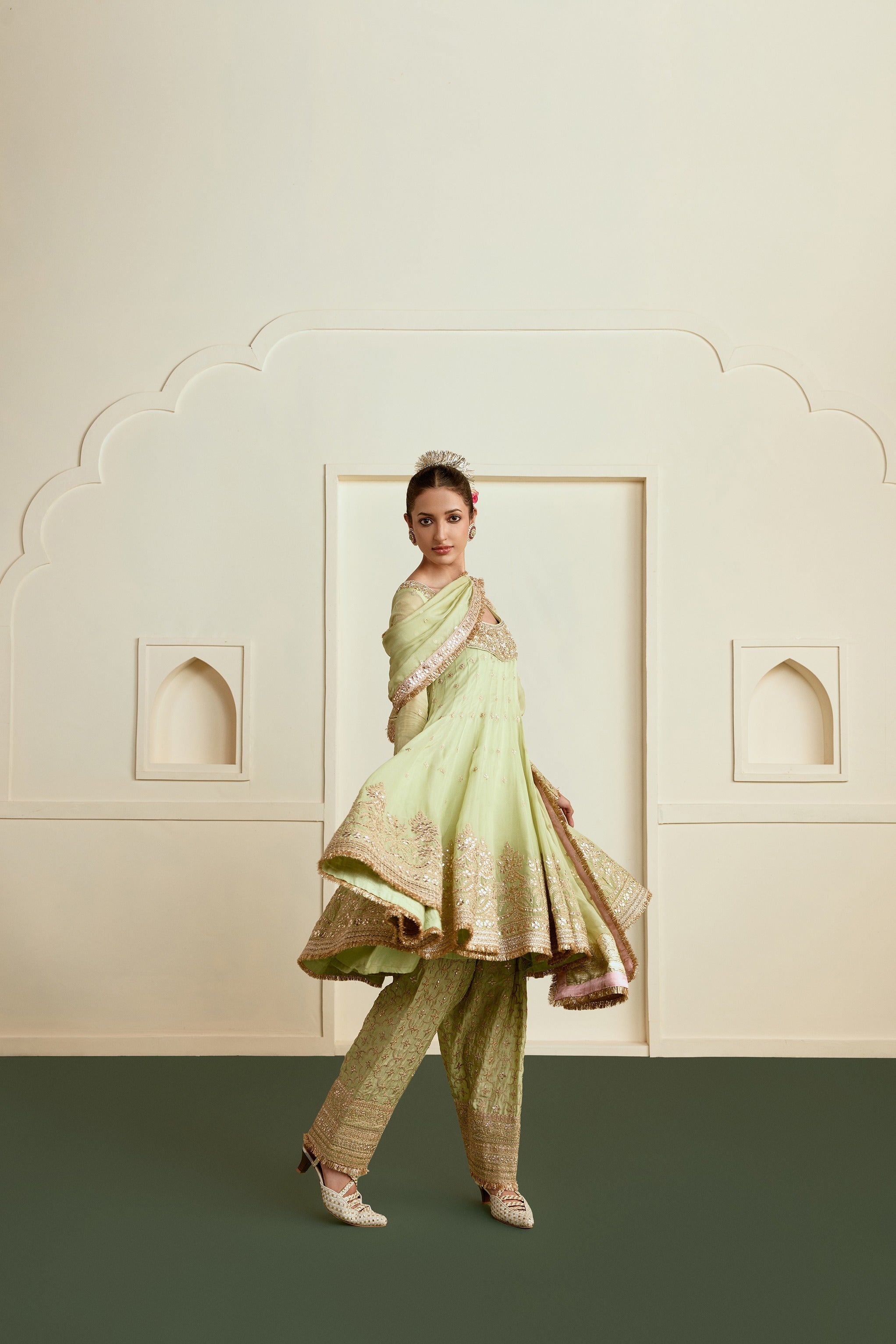 Mehfil Farshi Salwar