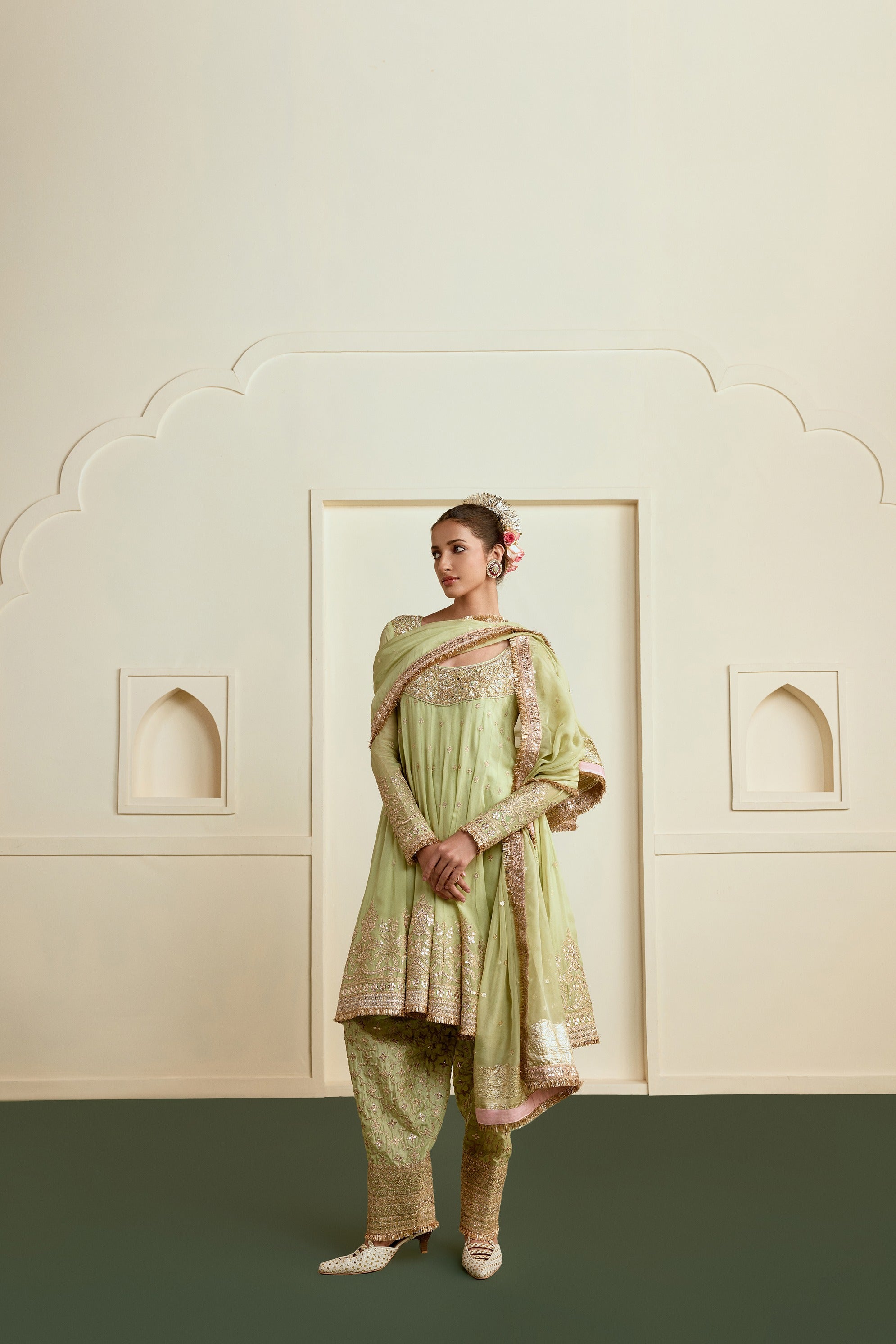 Mehfil Farshi Salwar
