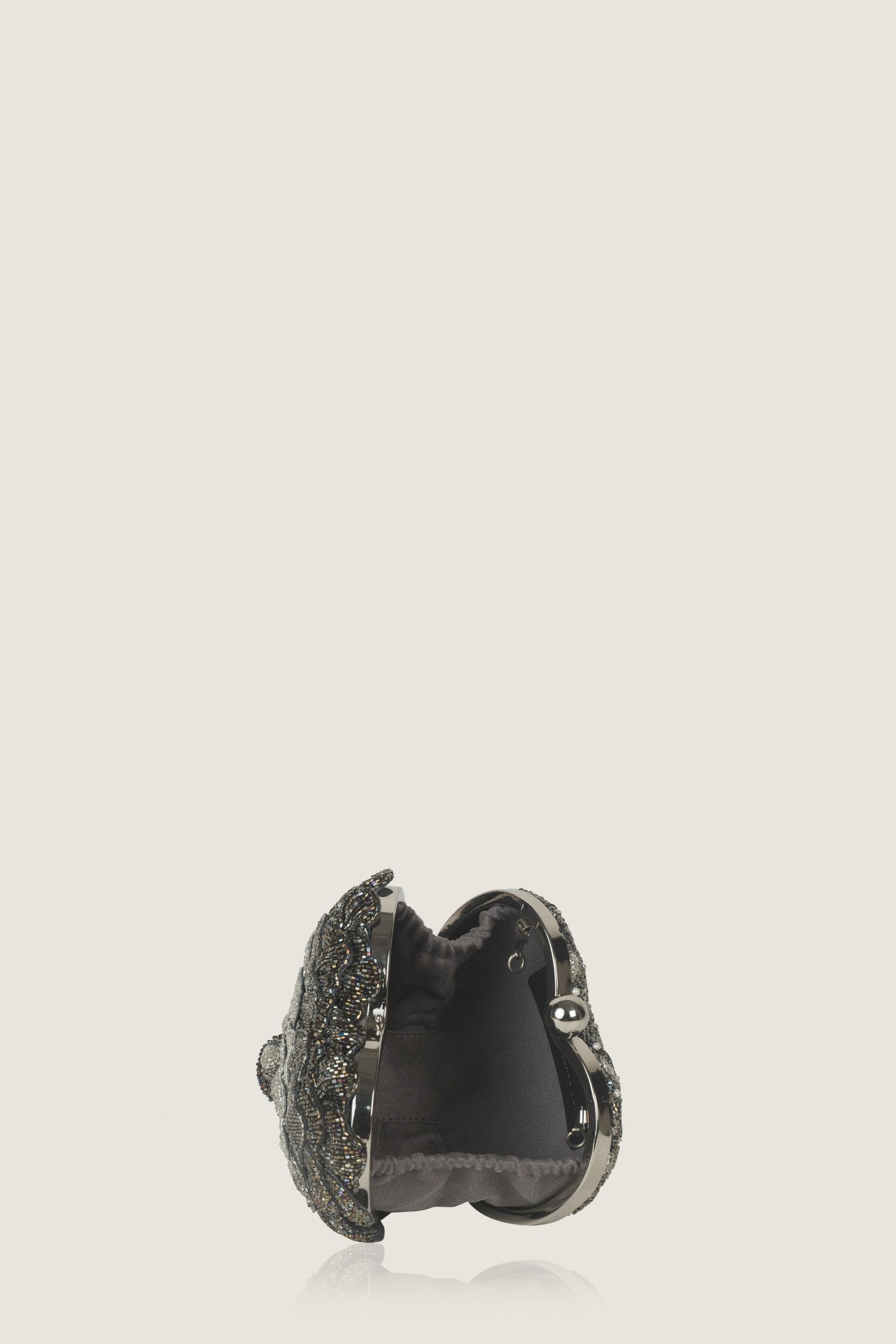 Isa Beaded Heart Clutch – Silver