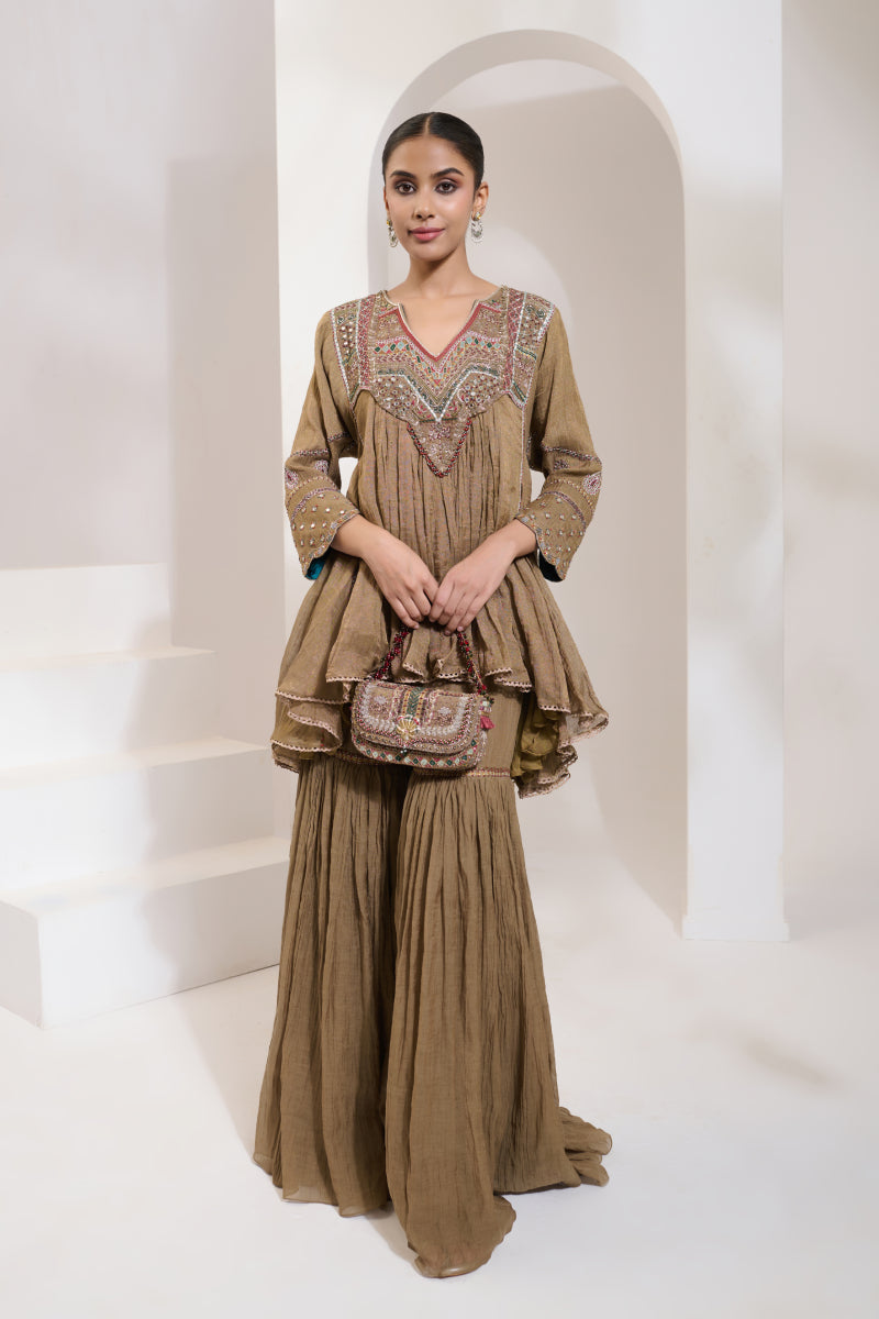 Aafra Short Choga Set – Antique Gold