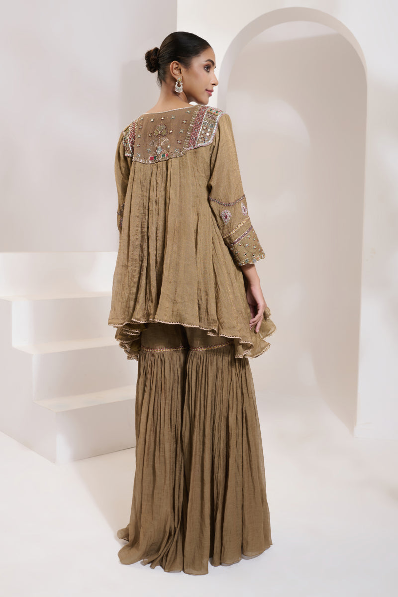 Aafra Short Choga Set – Antique Gold