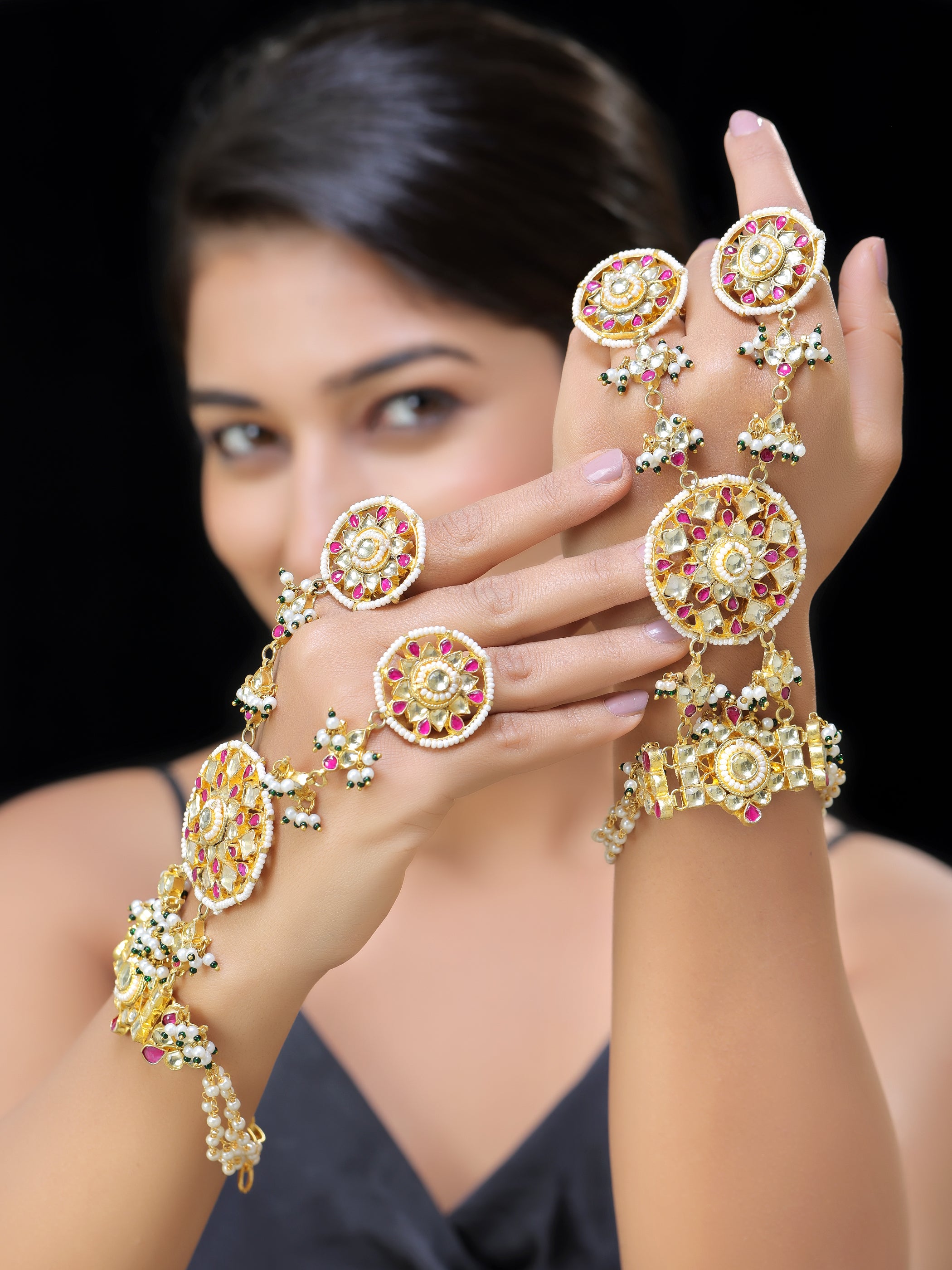 Gold finish Kundan Hathphool
