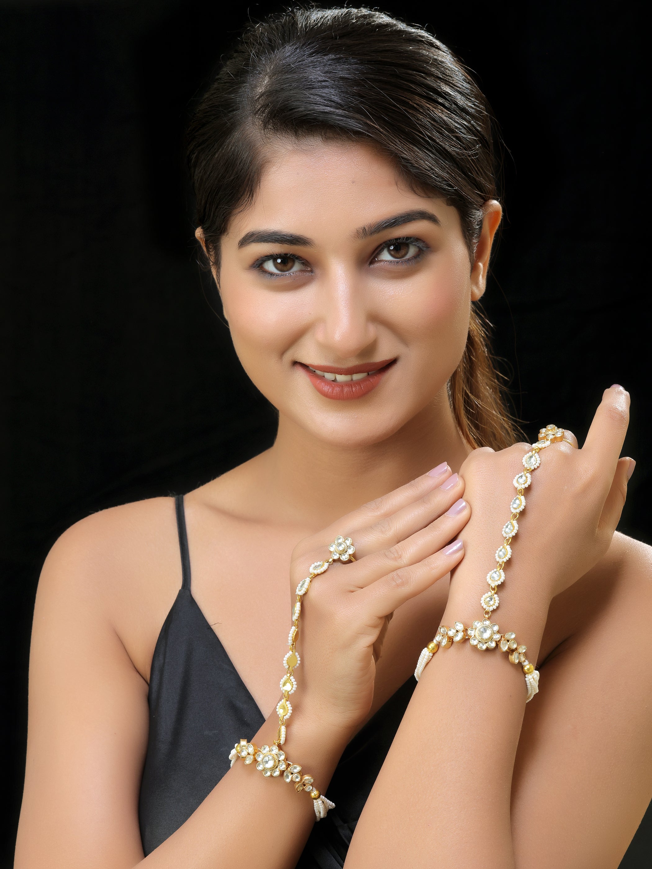 Gold finish Kundan Hathphool