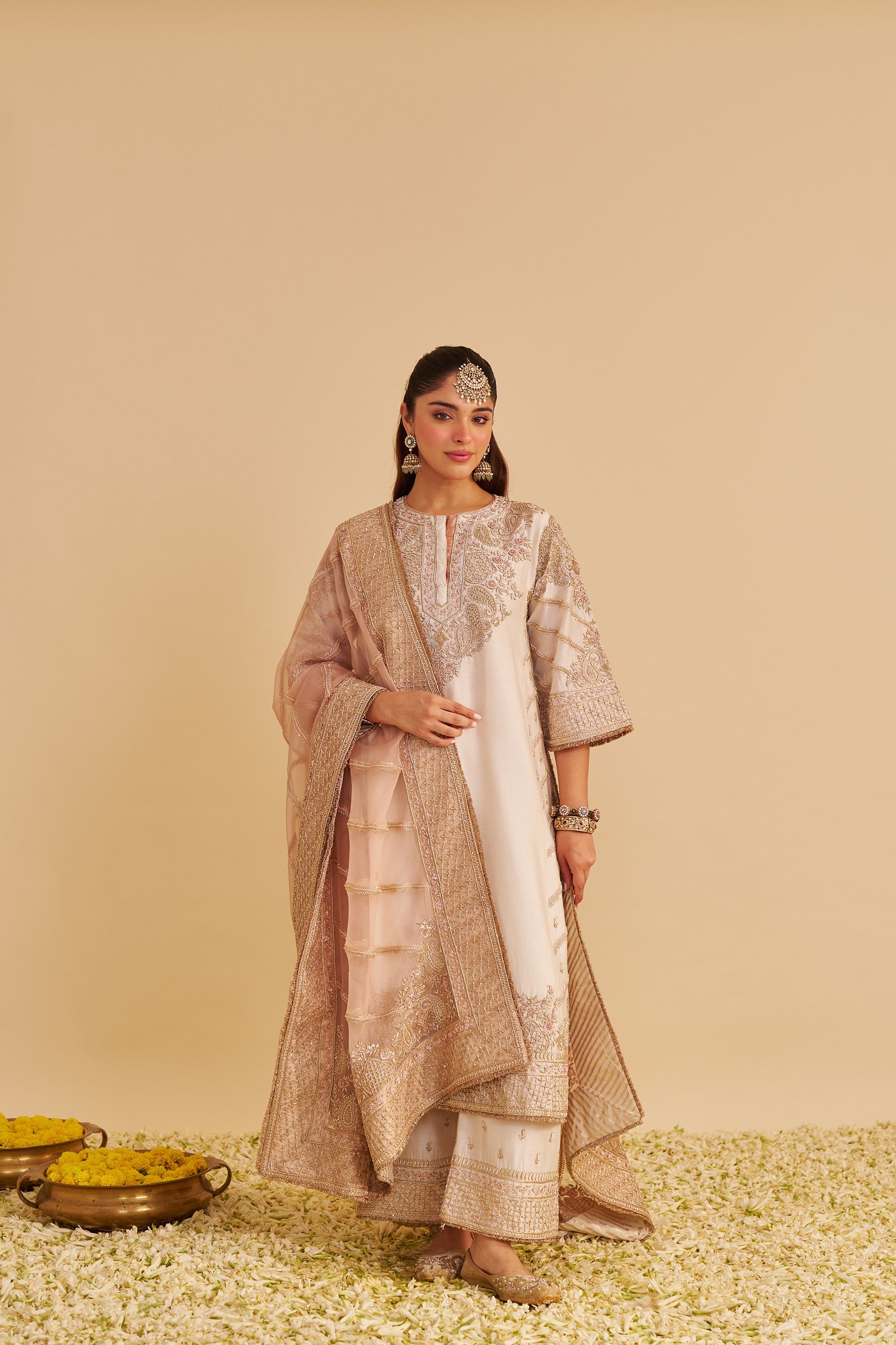 Aqsha Dabka Zardozi Chauga Set
