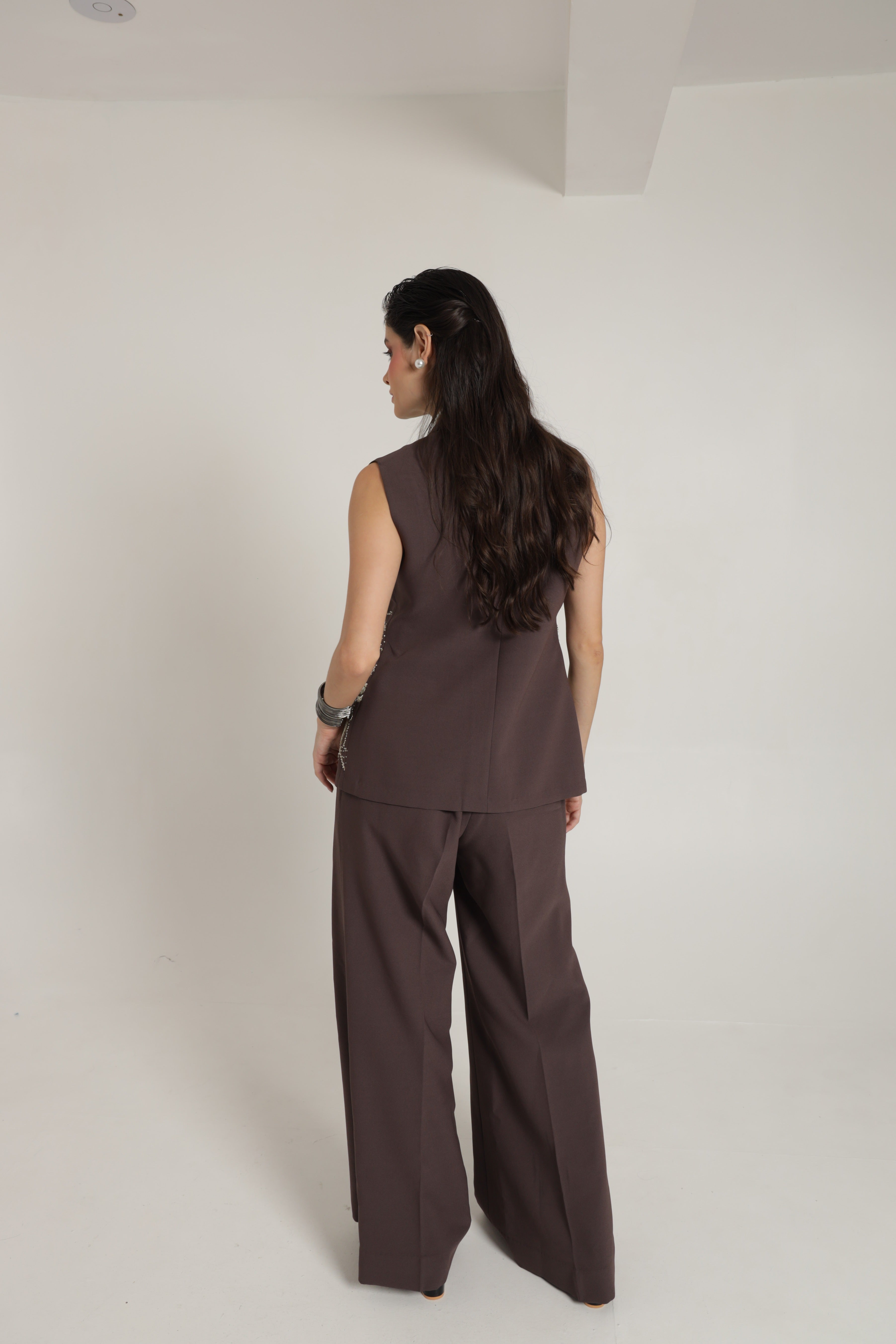 Mud brown sleeveless jacket with wide leg pant