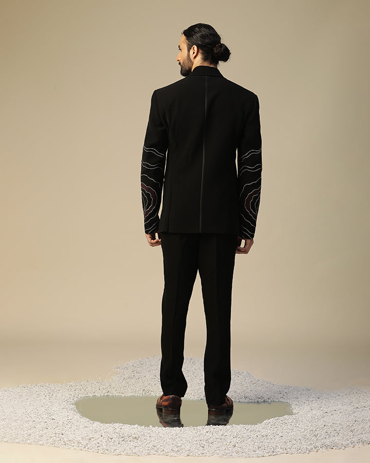 Kaustubh Mani Suit Set