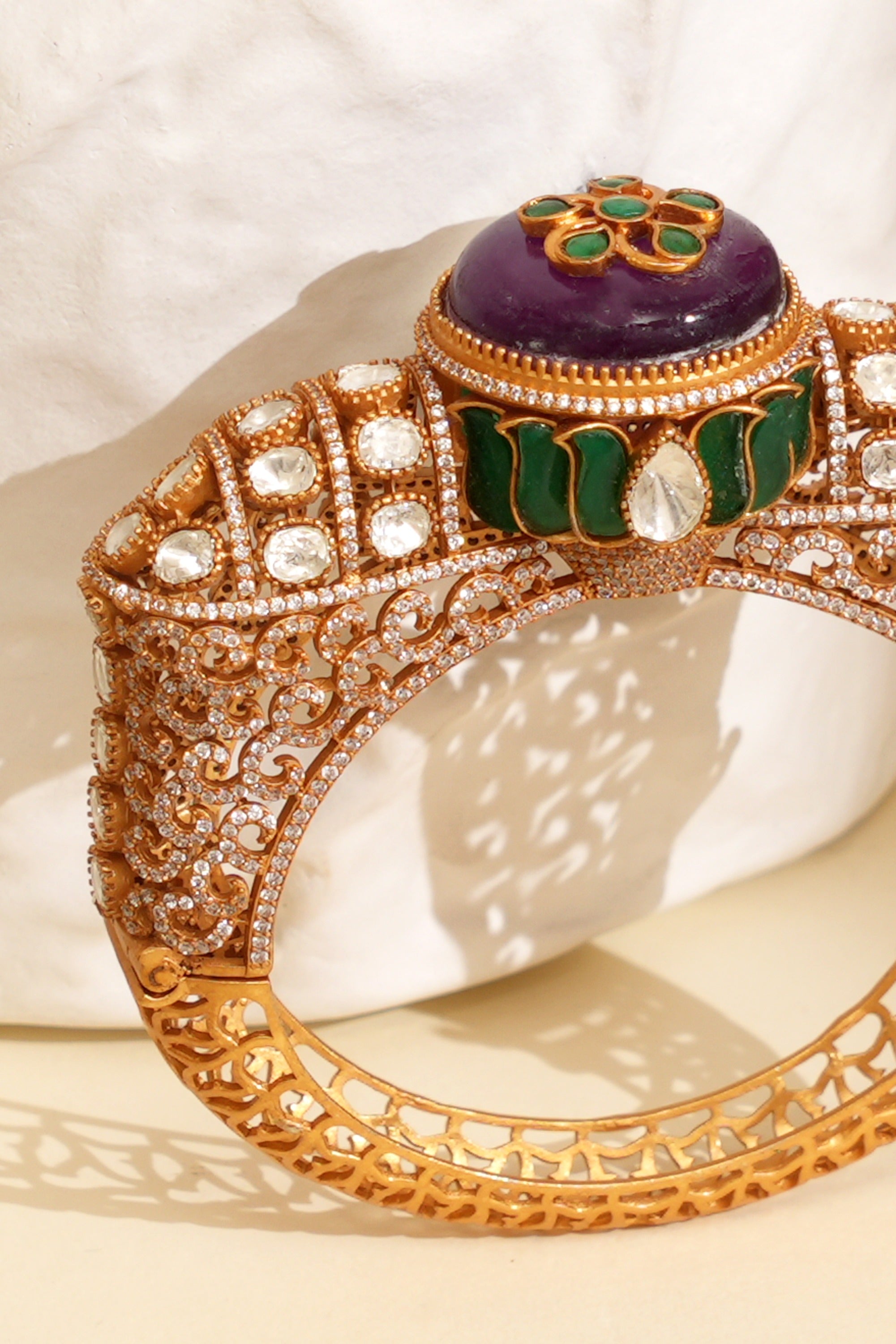 Radha Kundan Kada
