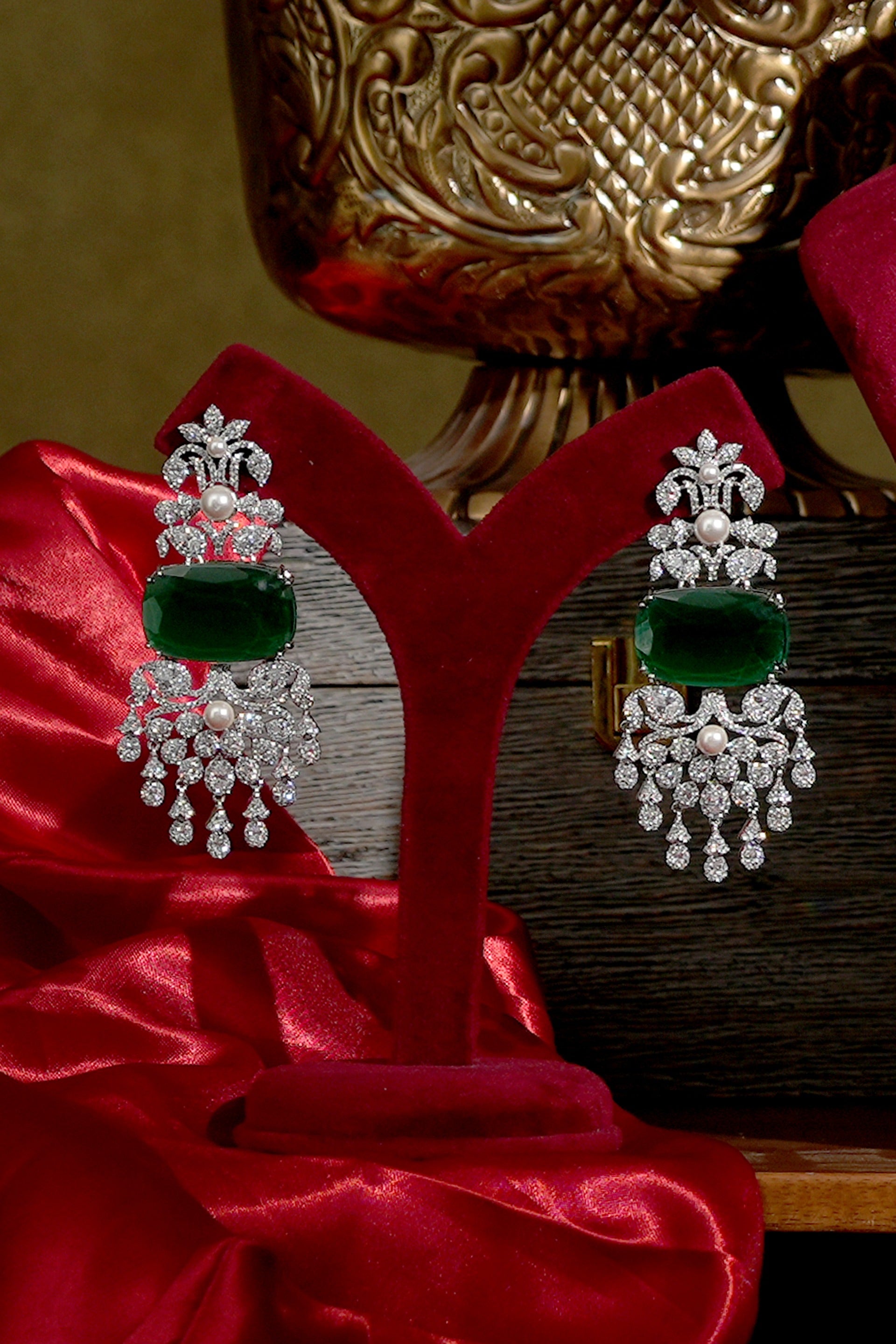 Aarvika Diamond Emerald Bridal Necklace Set for Wedding Wea