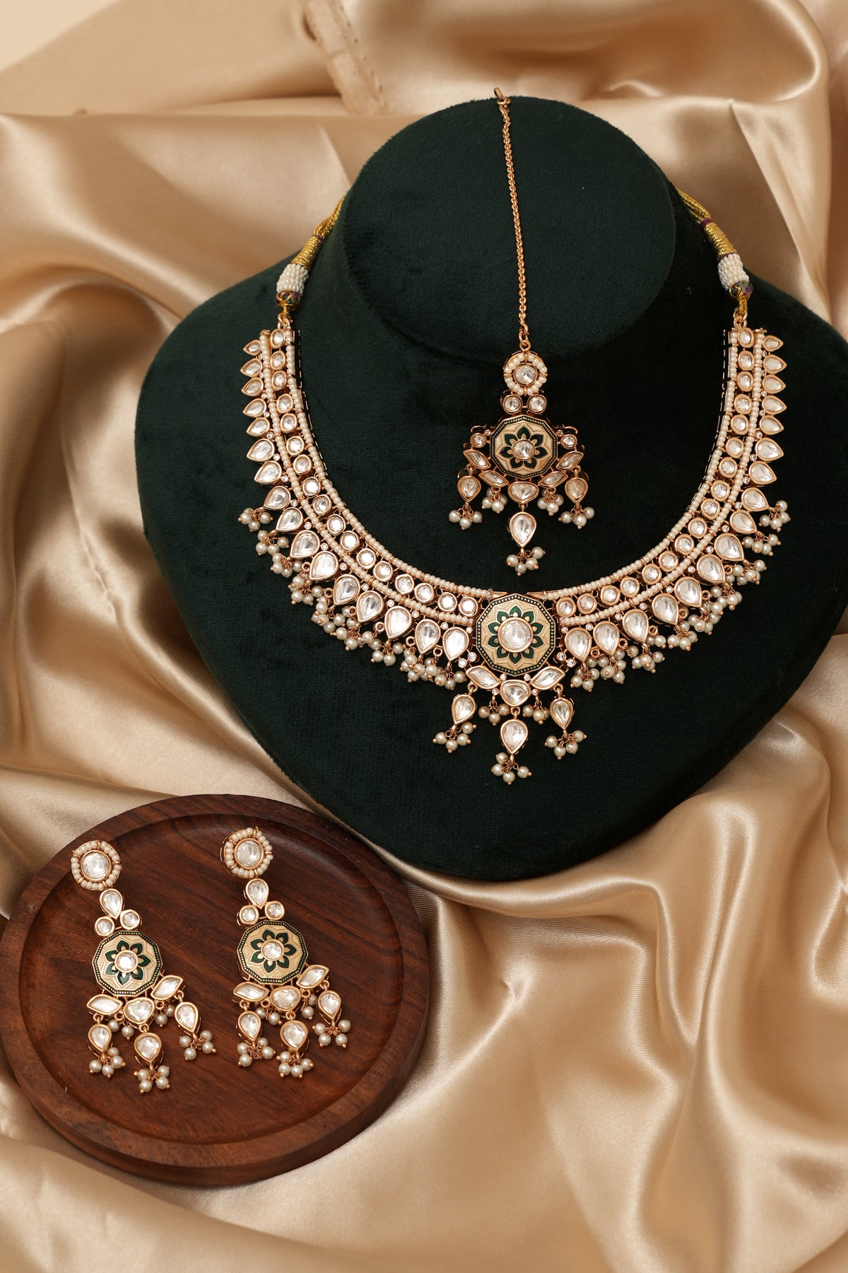 Statement Kundan Meena Set With Tikka