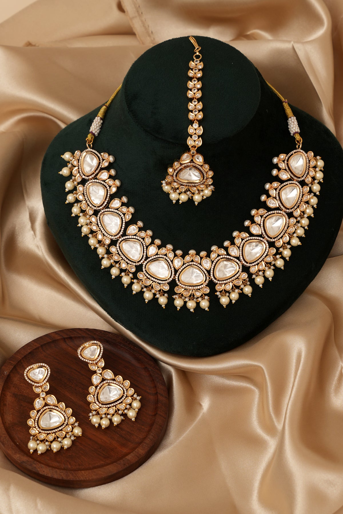 Statement Kundan Meena Set With Tikka