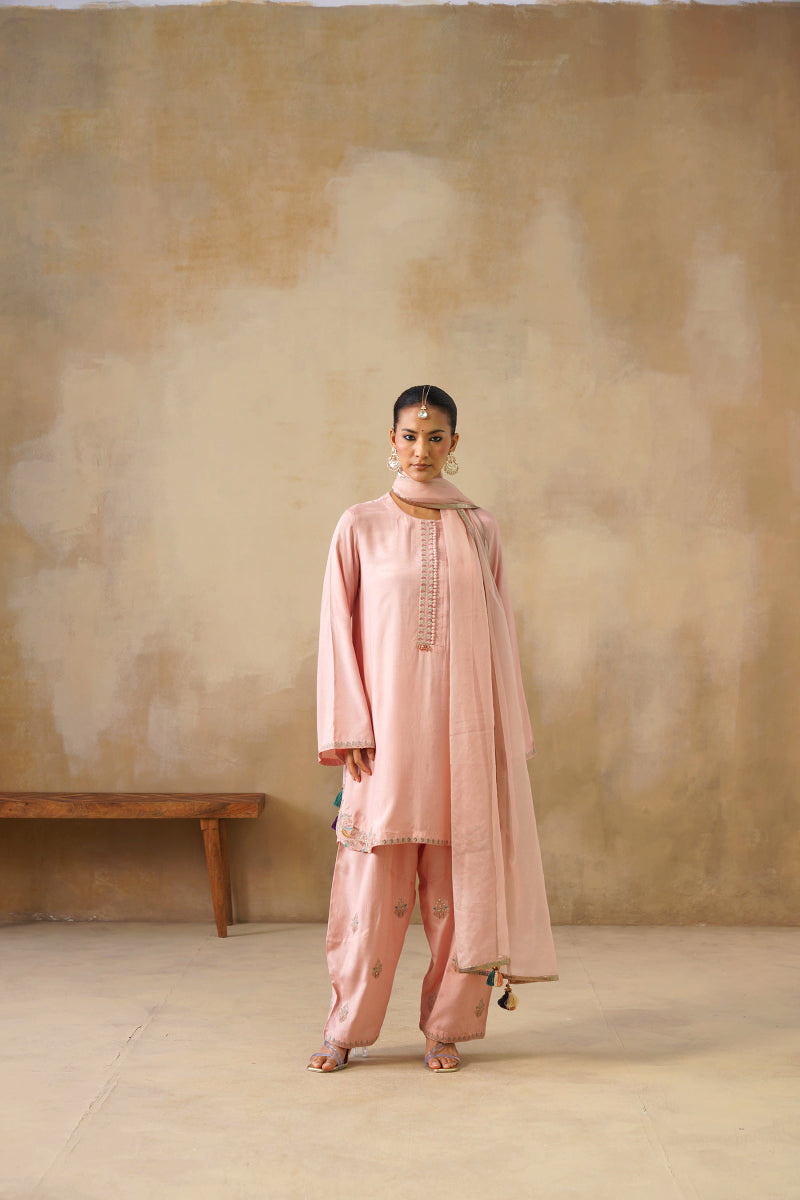 Noor Pink Kashmiri Kurta Set With Dupatta