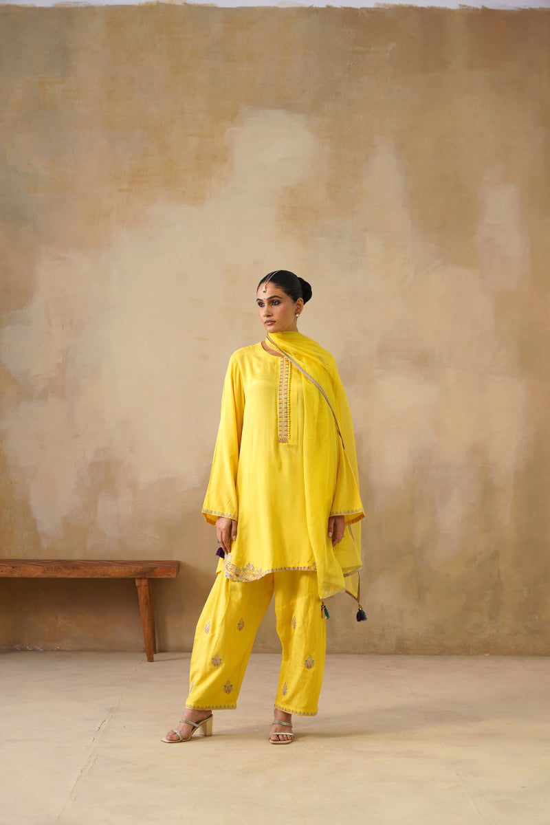 Noor Yellow Kashmiri Kurta Set With Dupatta