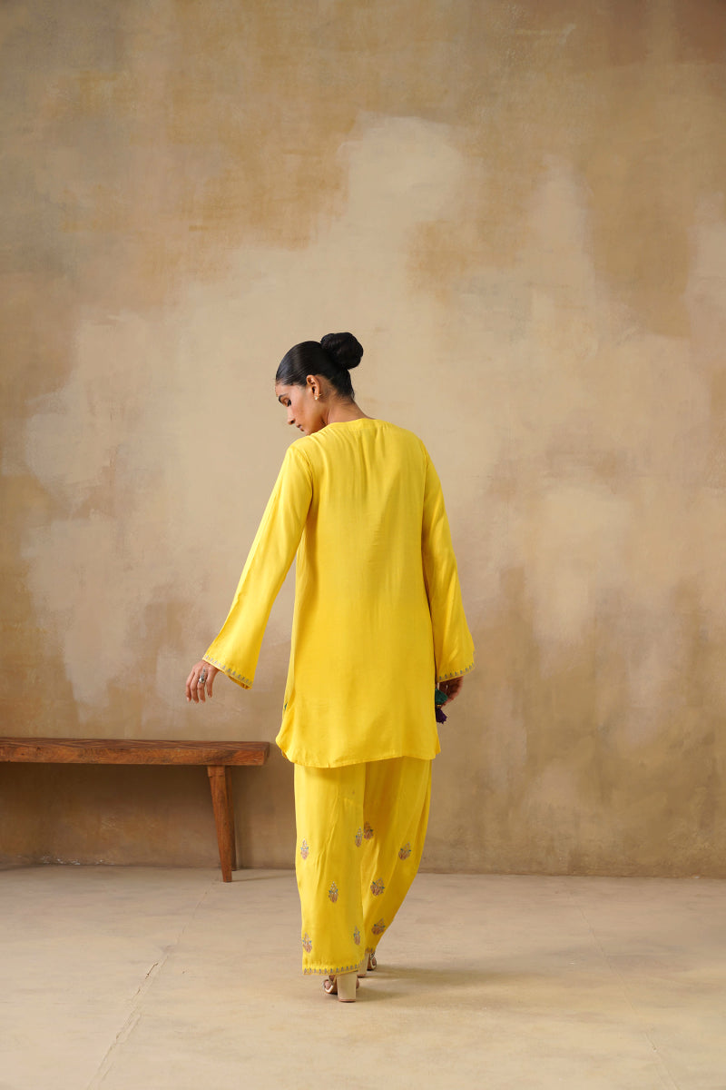 Noor Yellow Kashmiri Kurta Set With Dupatta