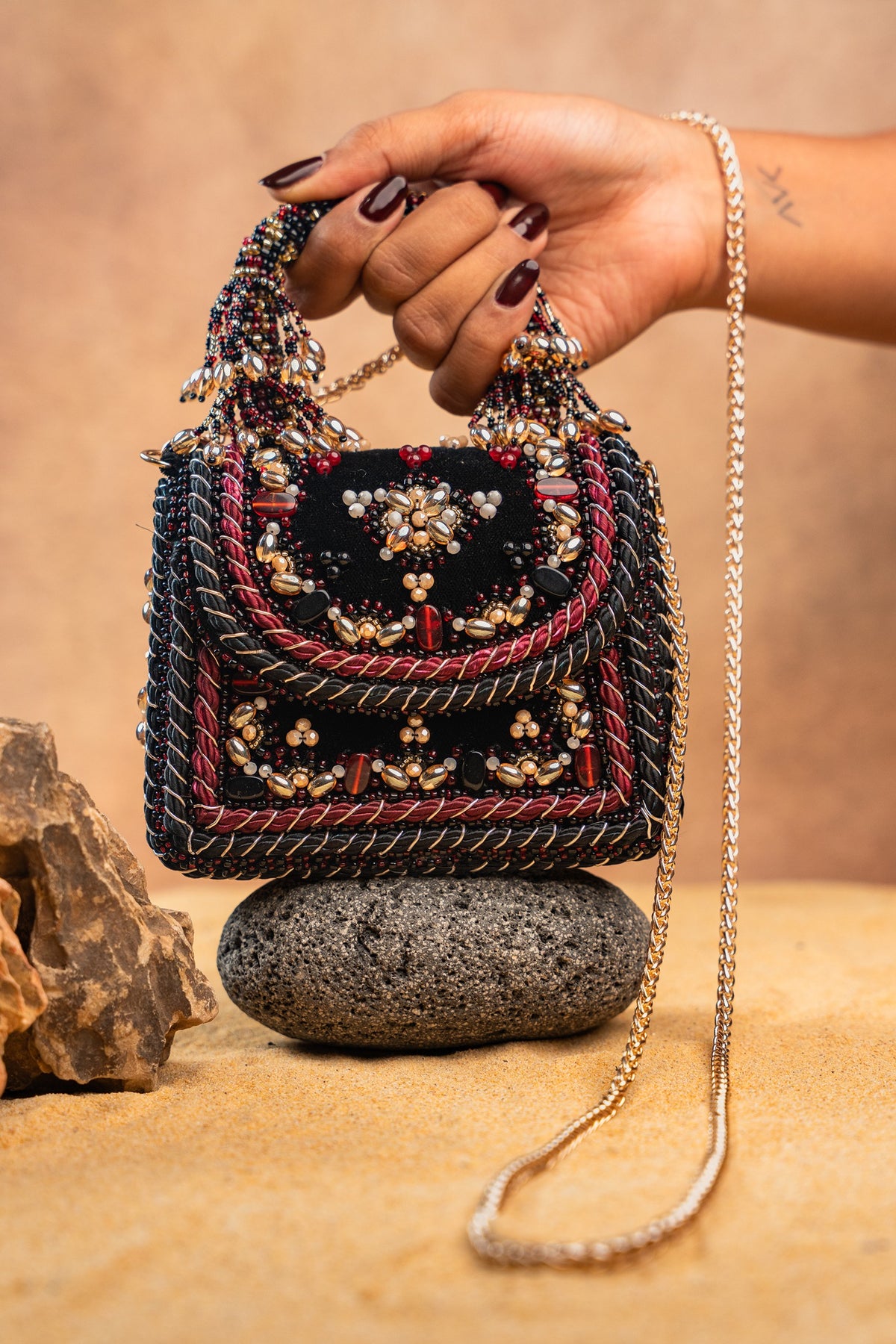 Empress Charm Noir