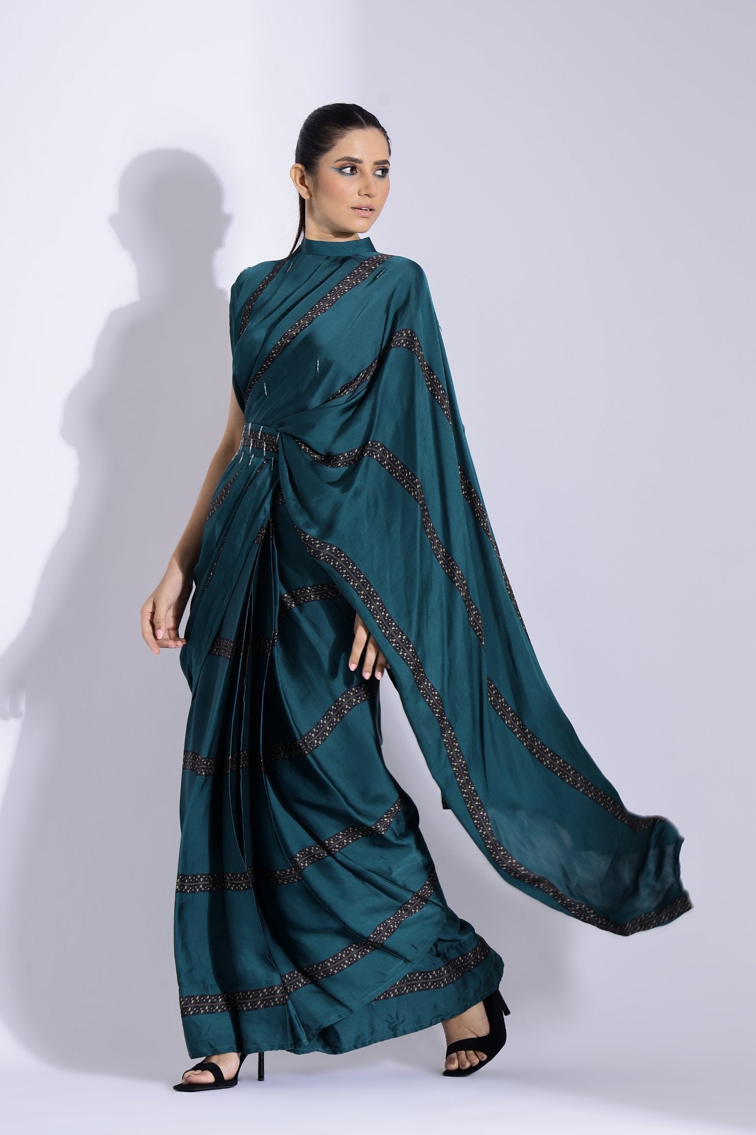 Pre-Stitched Sari With A Colar Pallu
