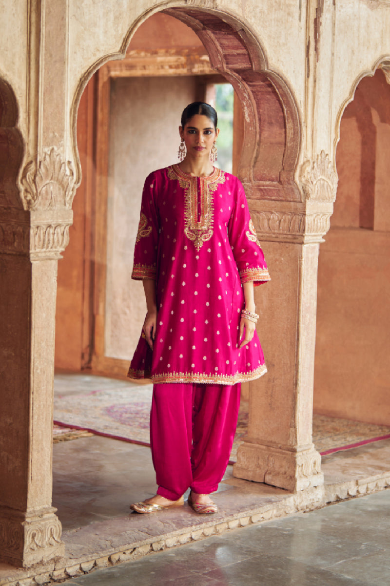 INAAYAT - HOTPINK CHAUGA WITH SALWAR