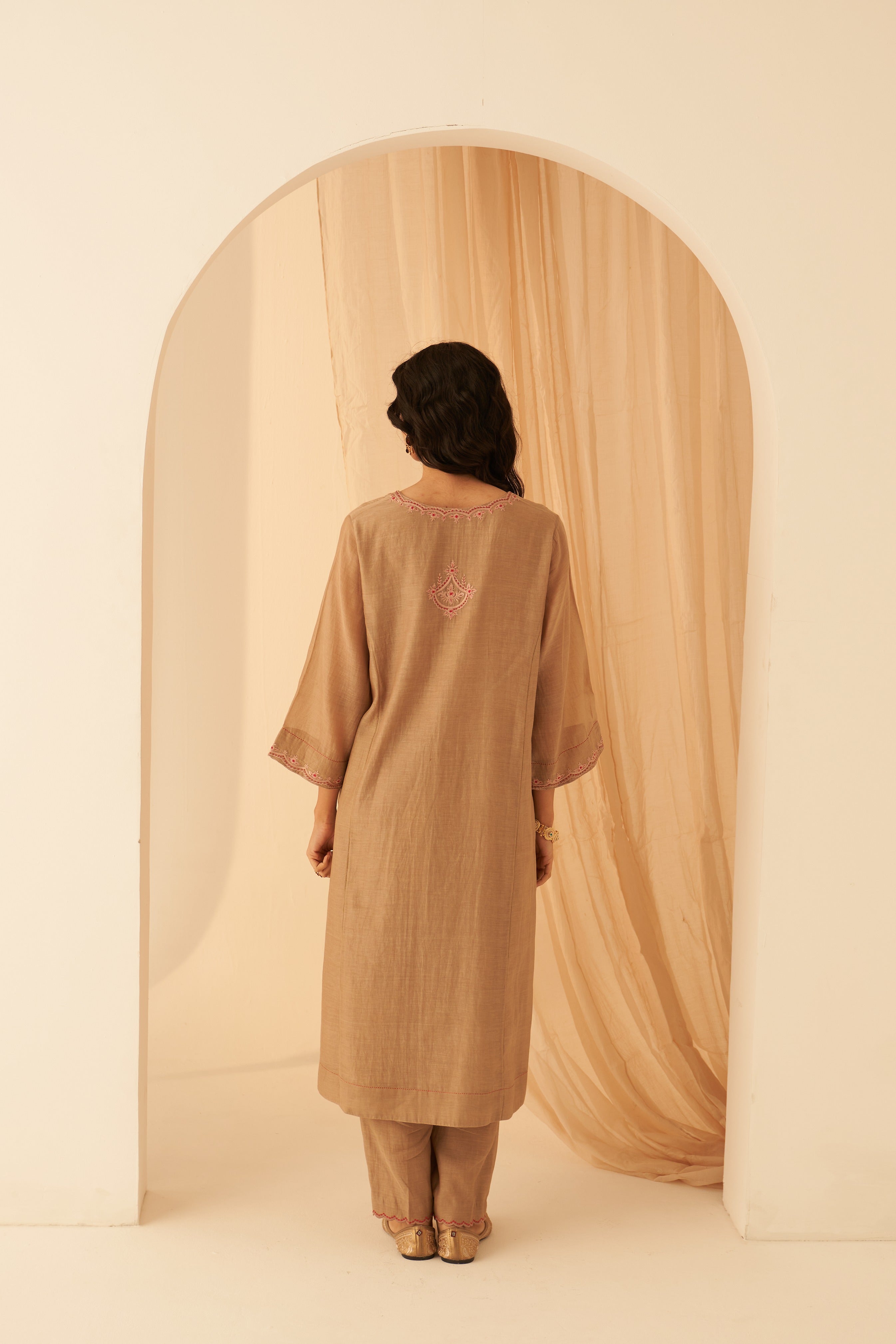 Champagne Chanderi Thread Embroidered Kurta Set