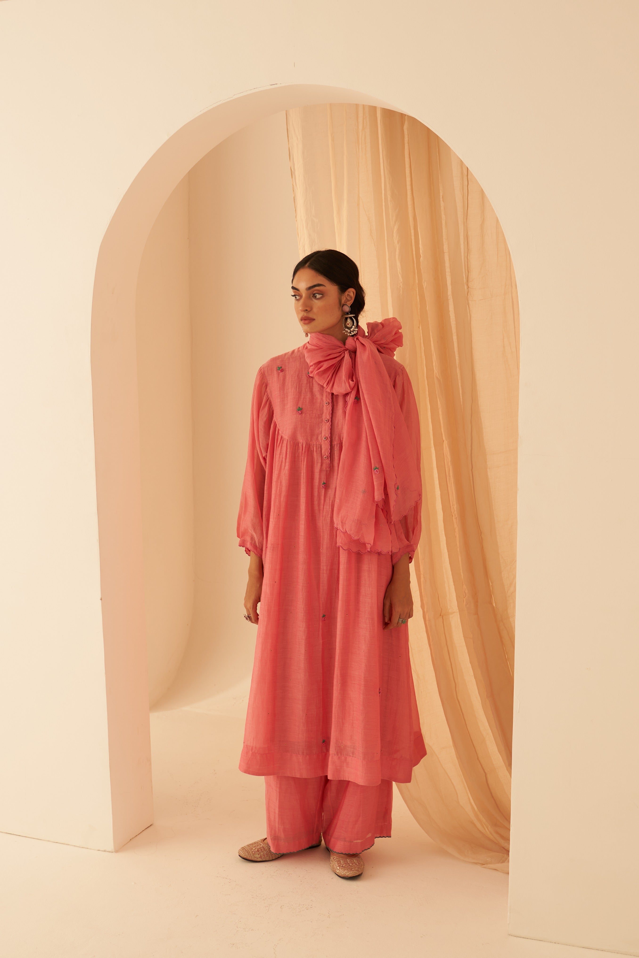 Pink Chanderi Scalloped Sleeve Kurta Set