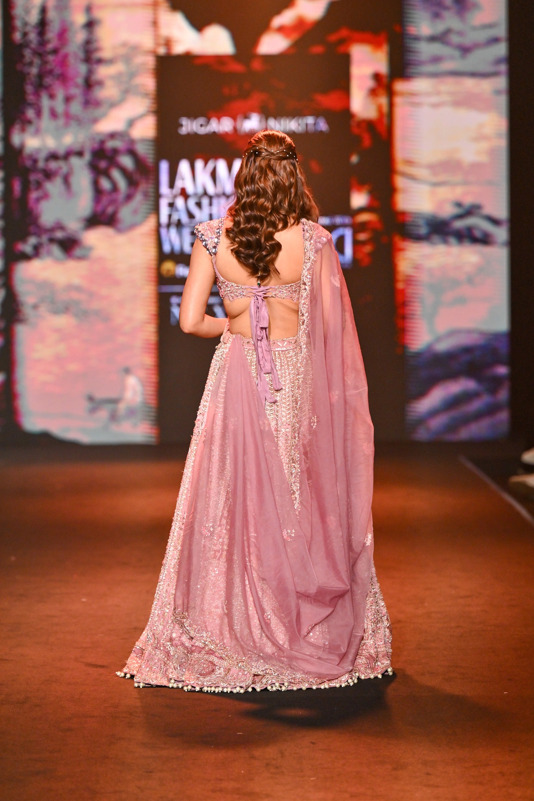 Sai Siam Lehenga Sert