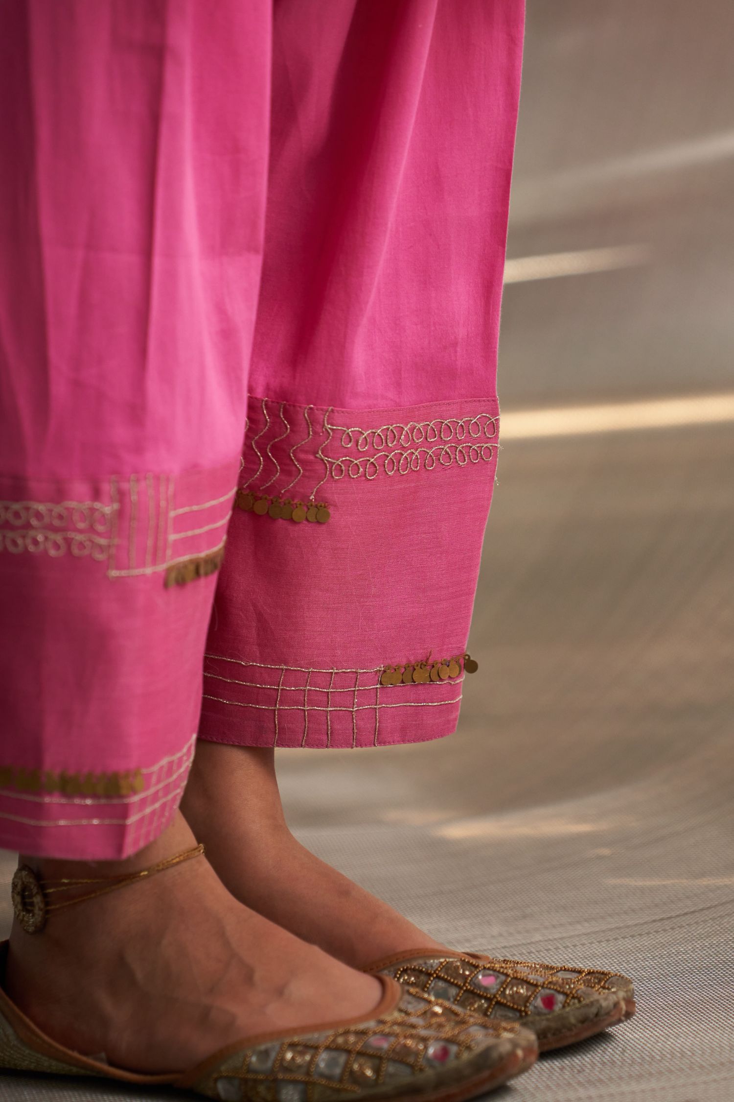 Misr'S Embroidered Kurta With Heavy Booti Set