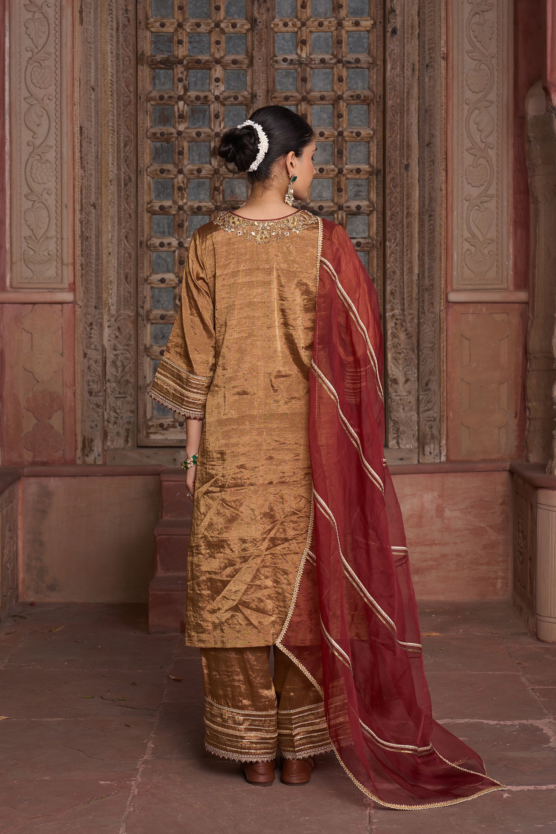 Nazrana Suit Set