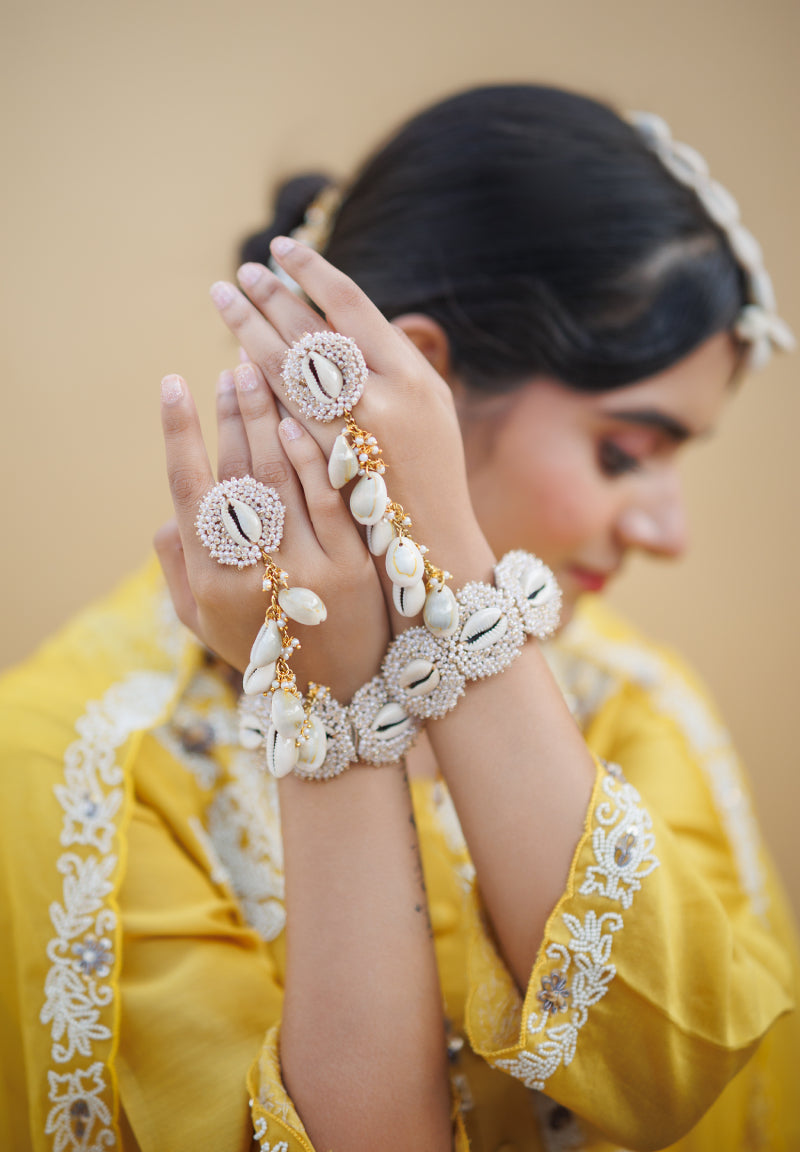 Karnavati Haathful