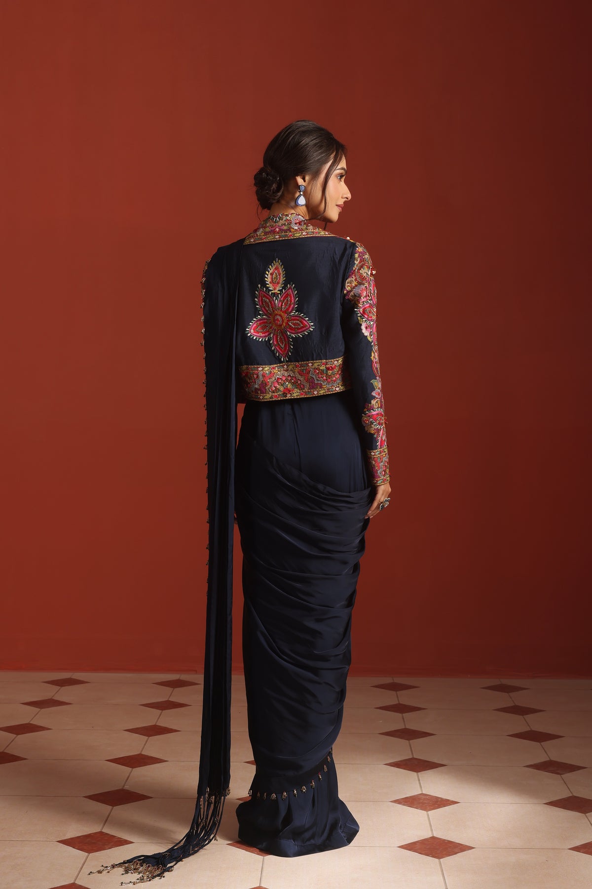 Jacket With A Bustier And Drape Saree