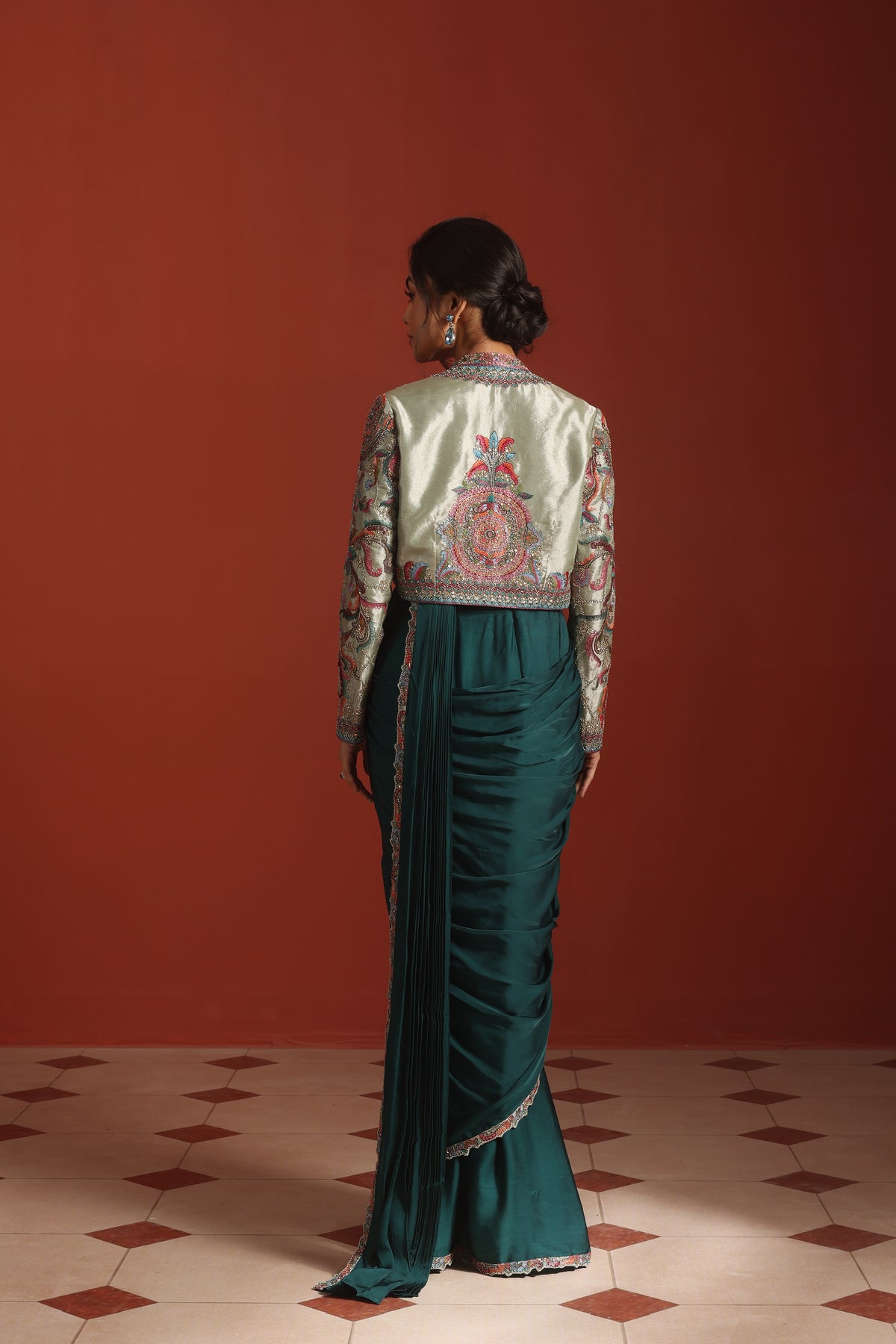 Jacket With A Bustier And Drape Saree