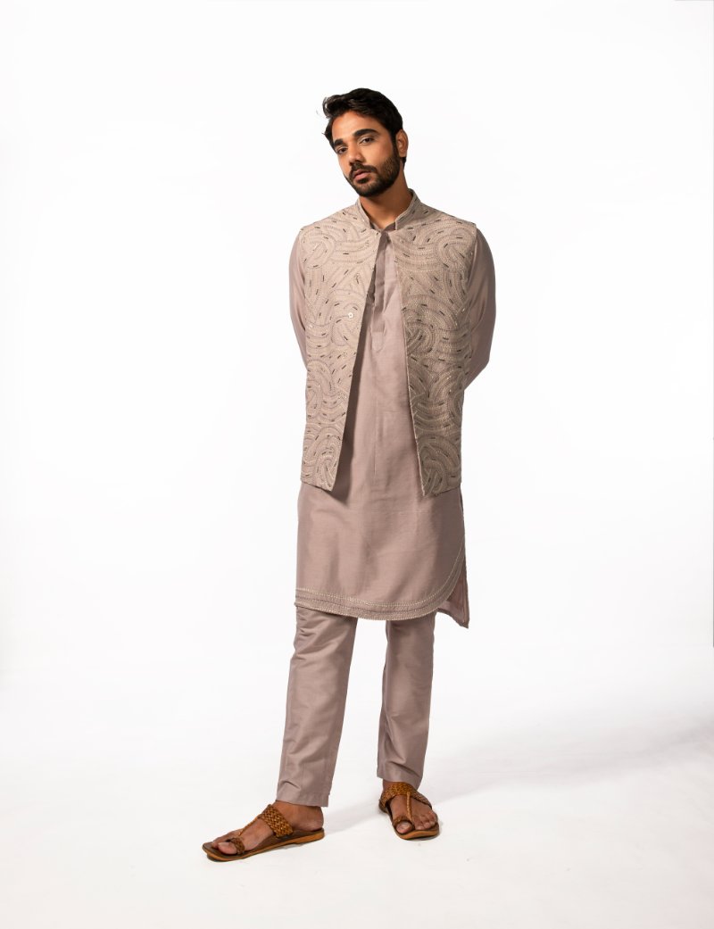 Mauve Embroidered Kurta With Mauve Embroidered Bundi