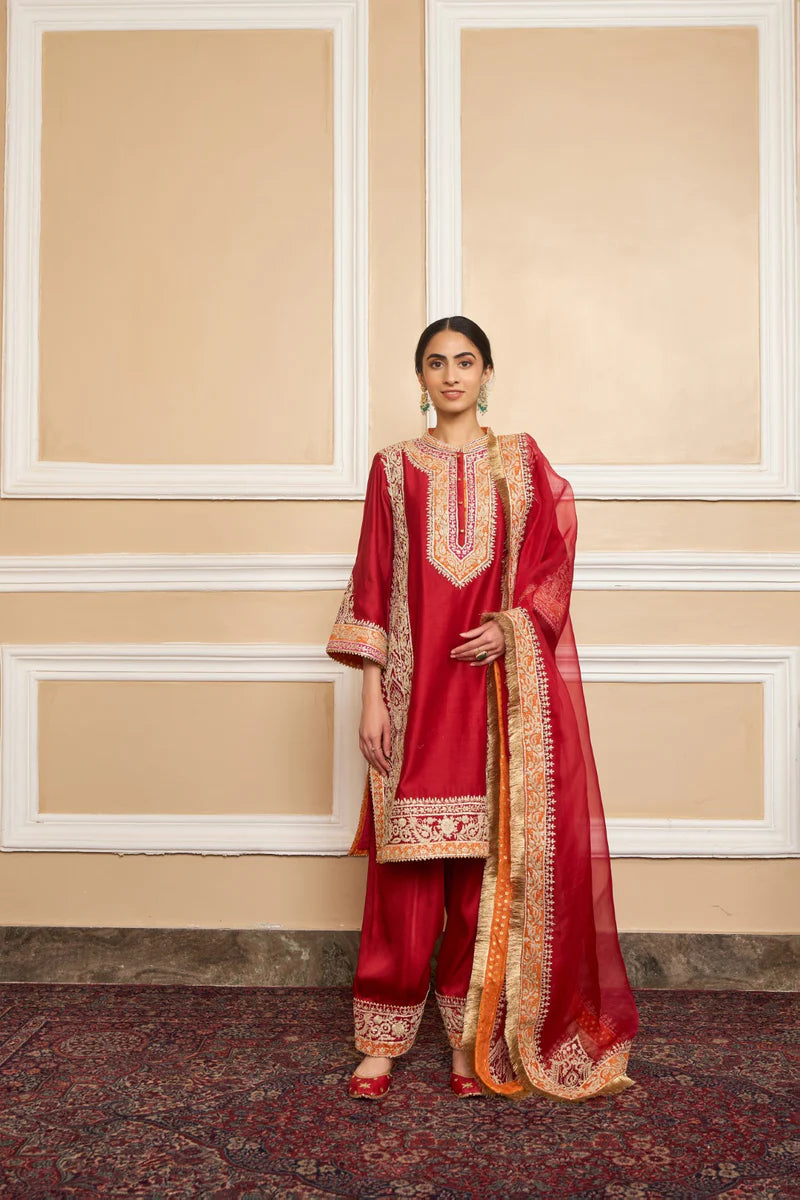 Naayab-Straight Kurta With Salwar And Dupatta