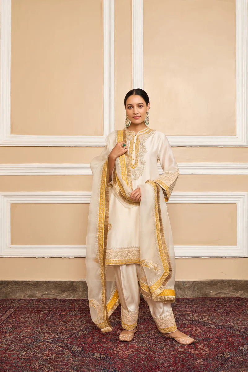 Sabaa-Straight Kurta With Salwar And Dupatta