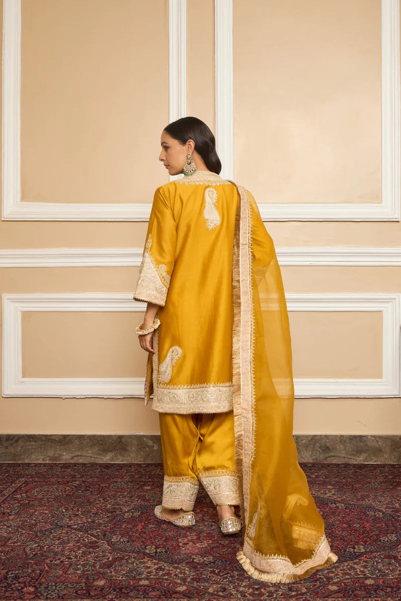 Sabaa-Straight Kurta With Salwar And Dupatta