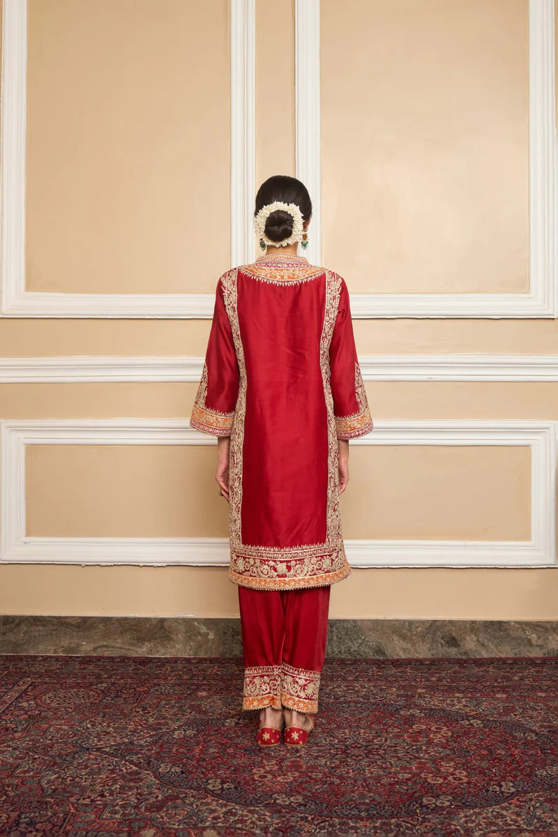Naayab-Straight Kurta With Salwar And Dupatta