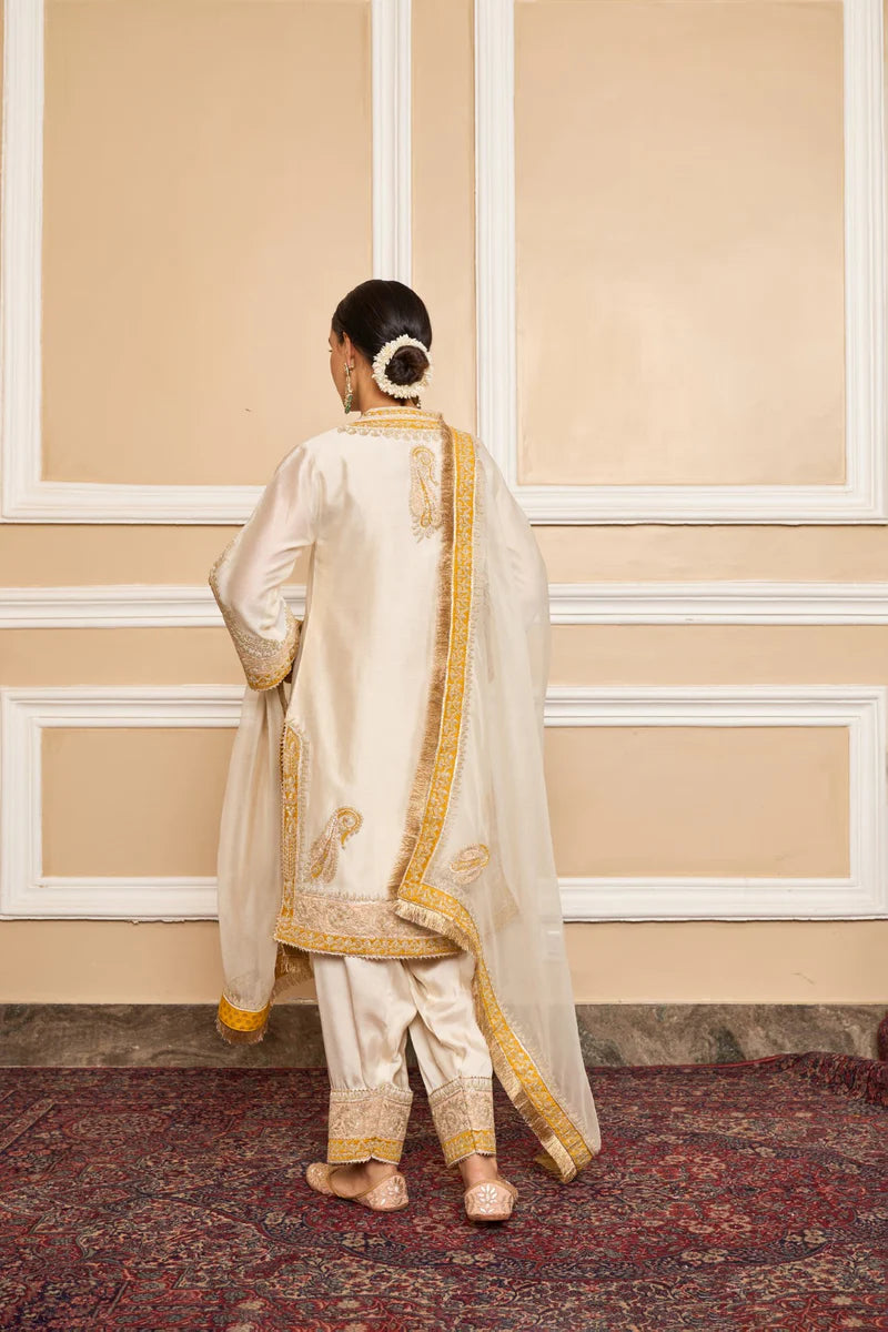 Sabaa-Straight Kurta With Salwar And Dupatta