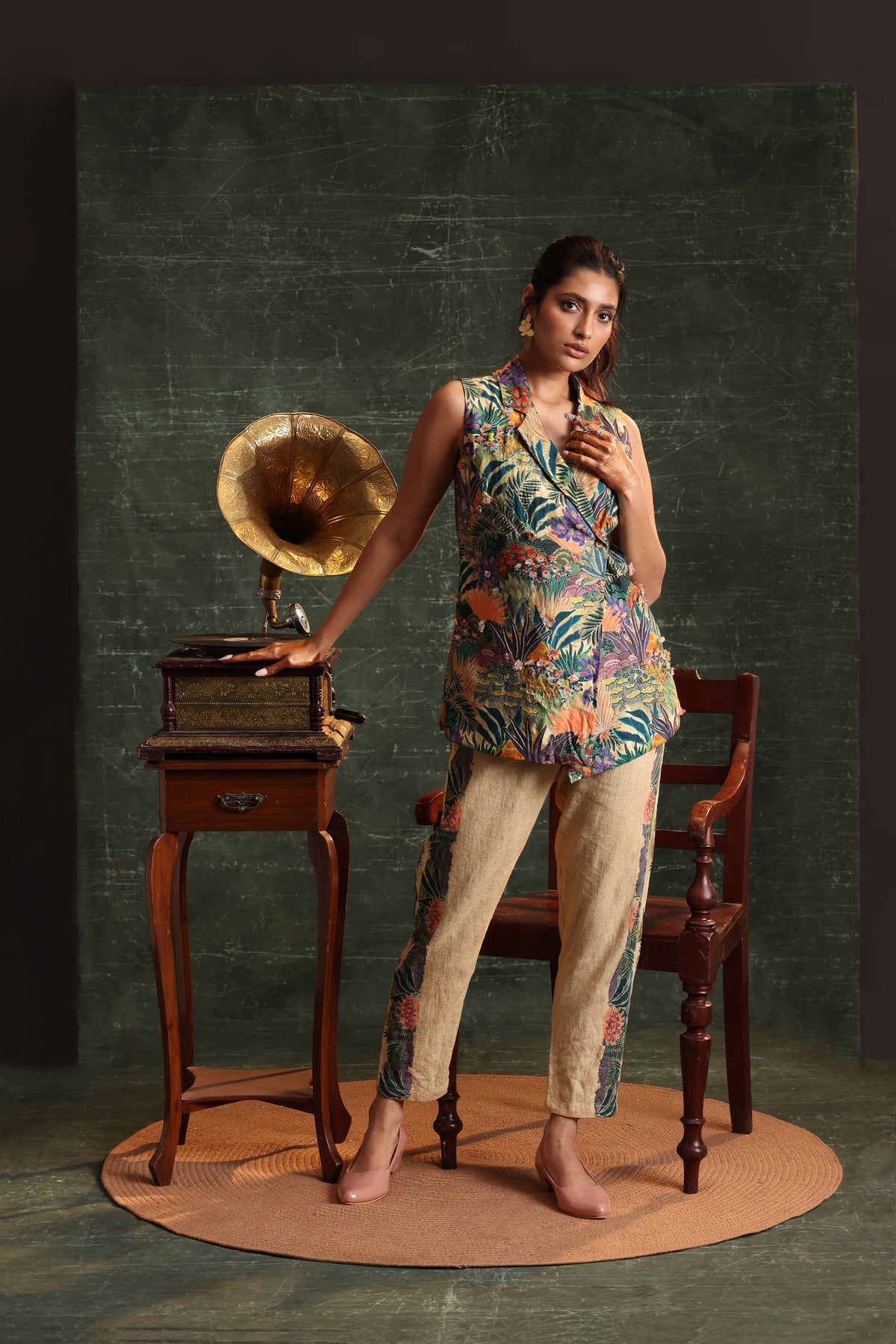 Kaira Embellished Sleveless Balzer Set