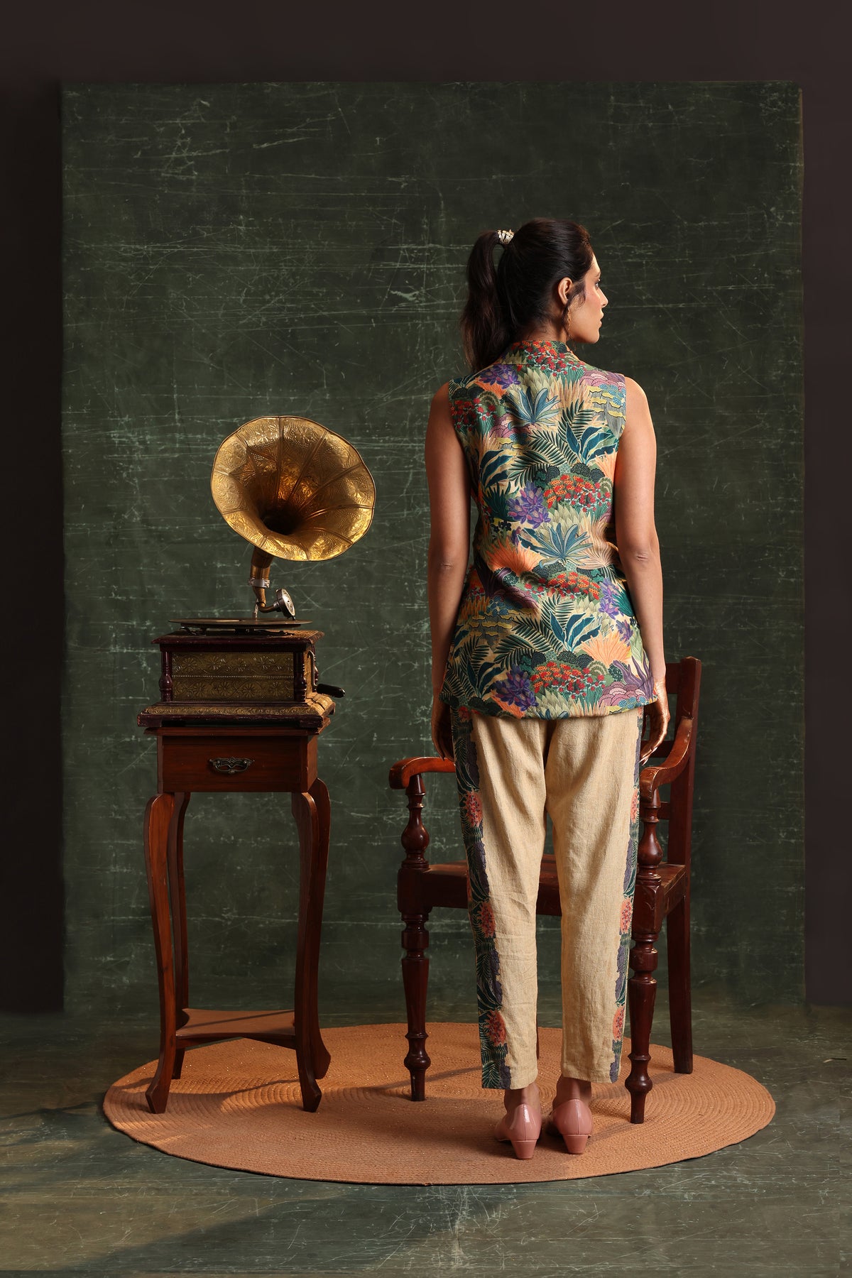 Kaira Embellished Sleveless Balzer Set