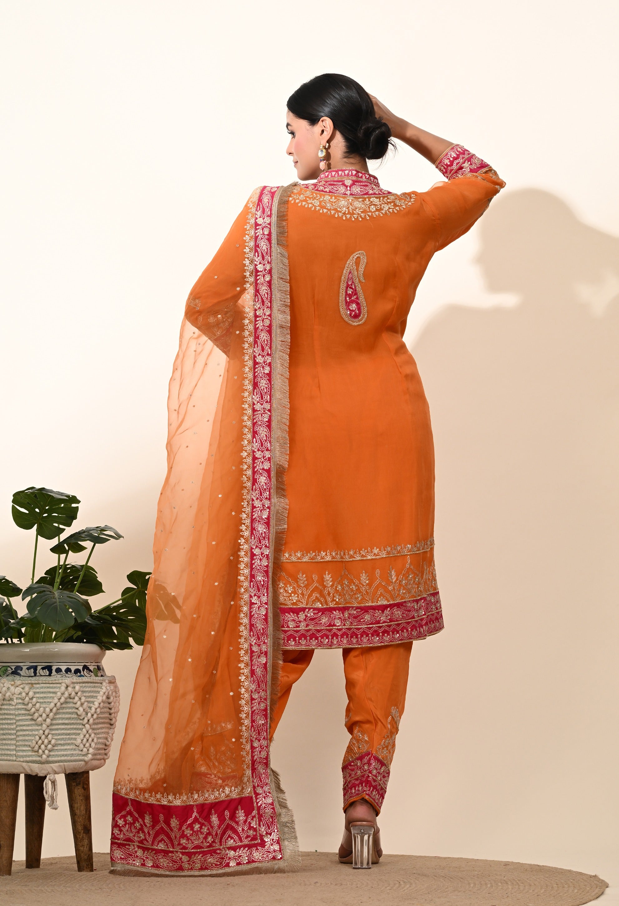 Kurta Set With Exquisite Zardozi Embroidery