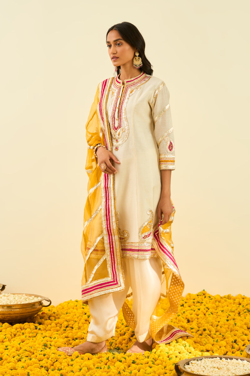 Sadiyah- Short kurta with salwar and dupatta