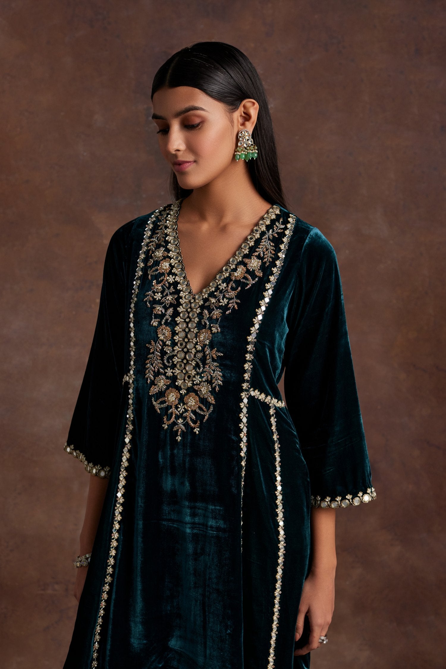 Green Velvet Suit With Pants And Dupatta