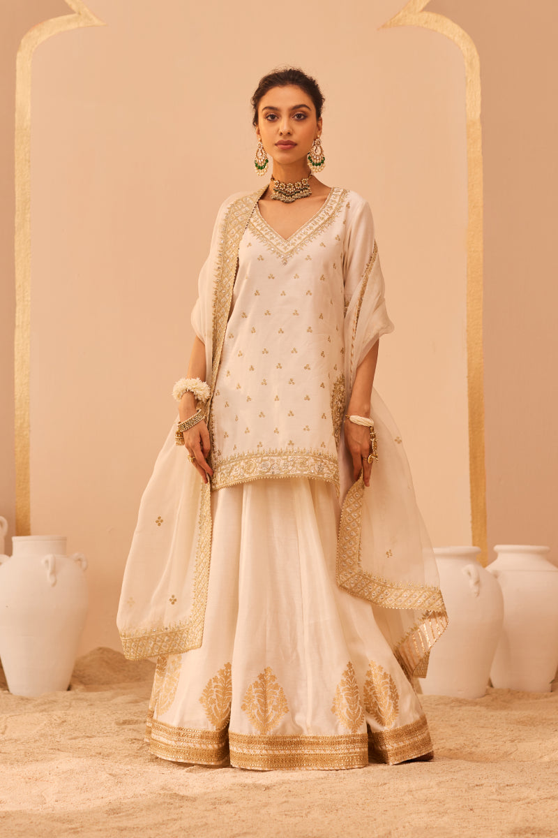 Faaiza- Short Kurta With Lehenga And Dupatta