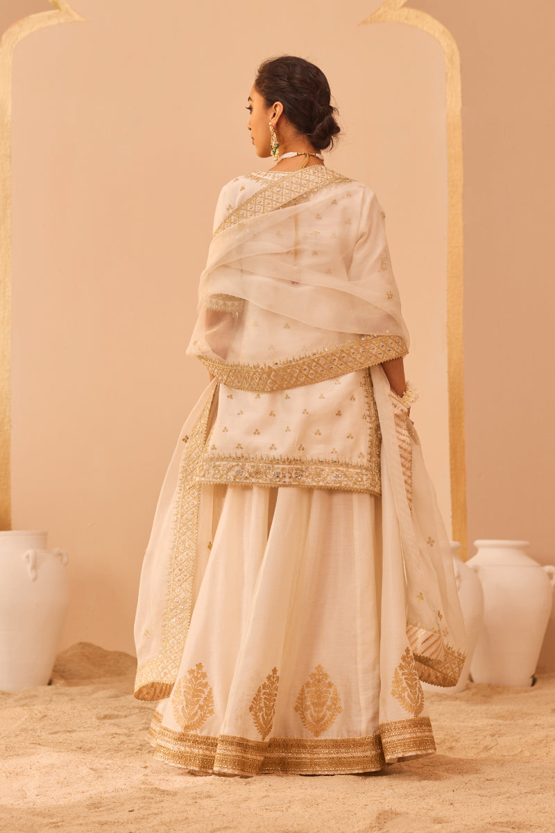 Faaiza- Short Kurta With Lehenga And Dupatta