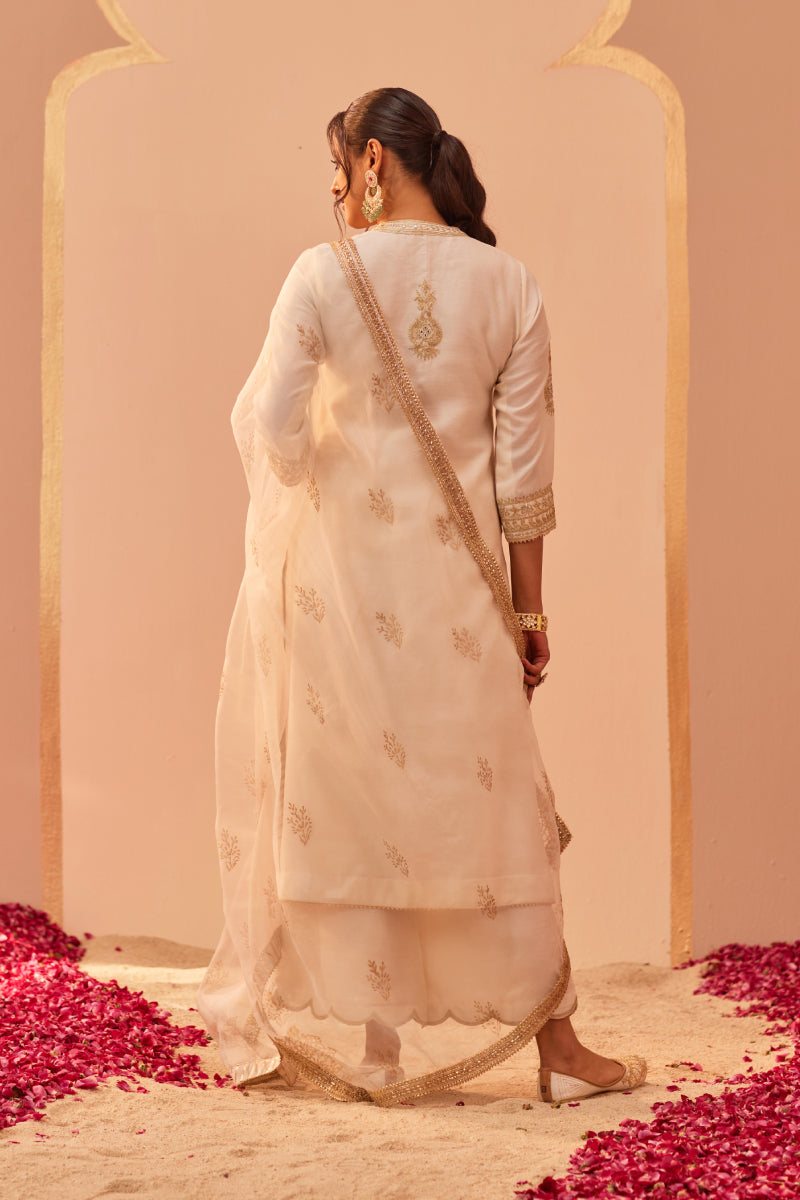 Zaniab- Long Straight Kurta With Palazzo And Dupatta