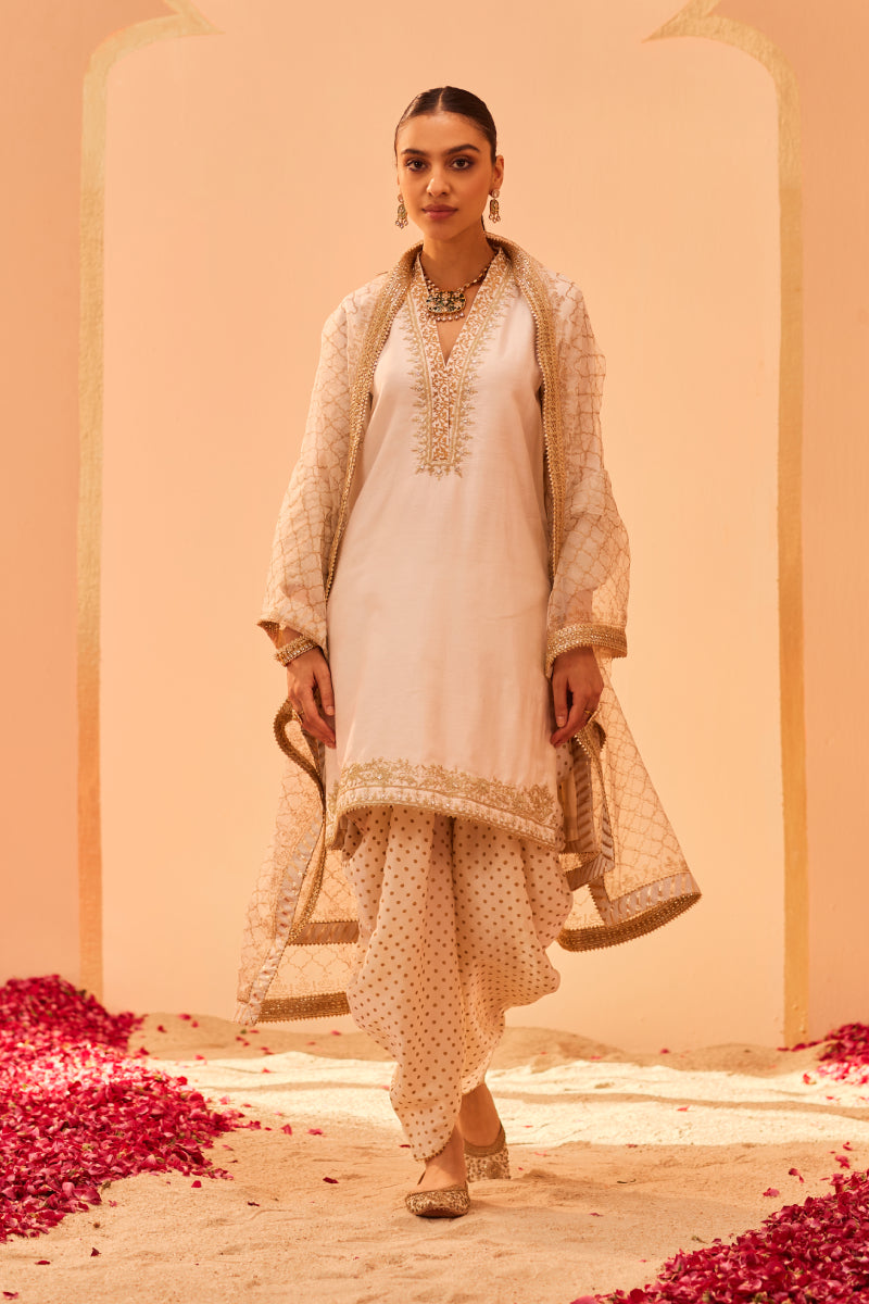 Faheeda- Short Kurta With Dhoti And Dupatta