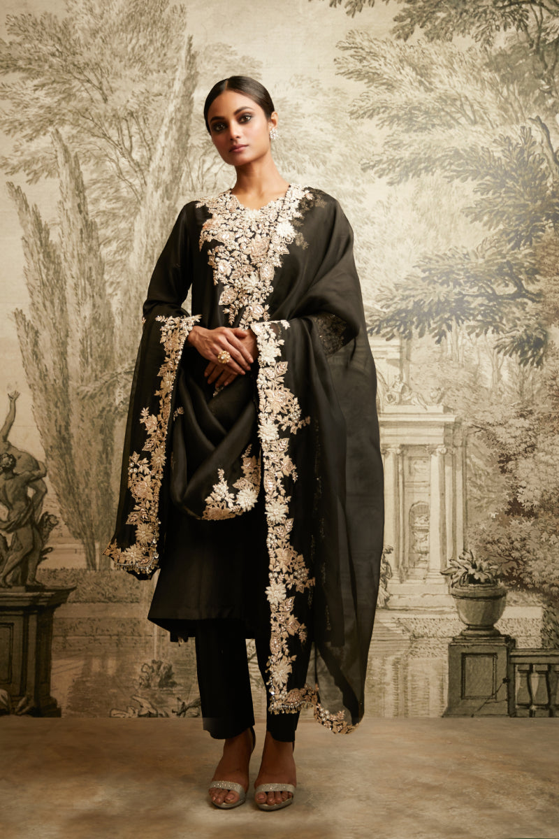 Long Kurta, Dupatta And Straight Pant