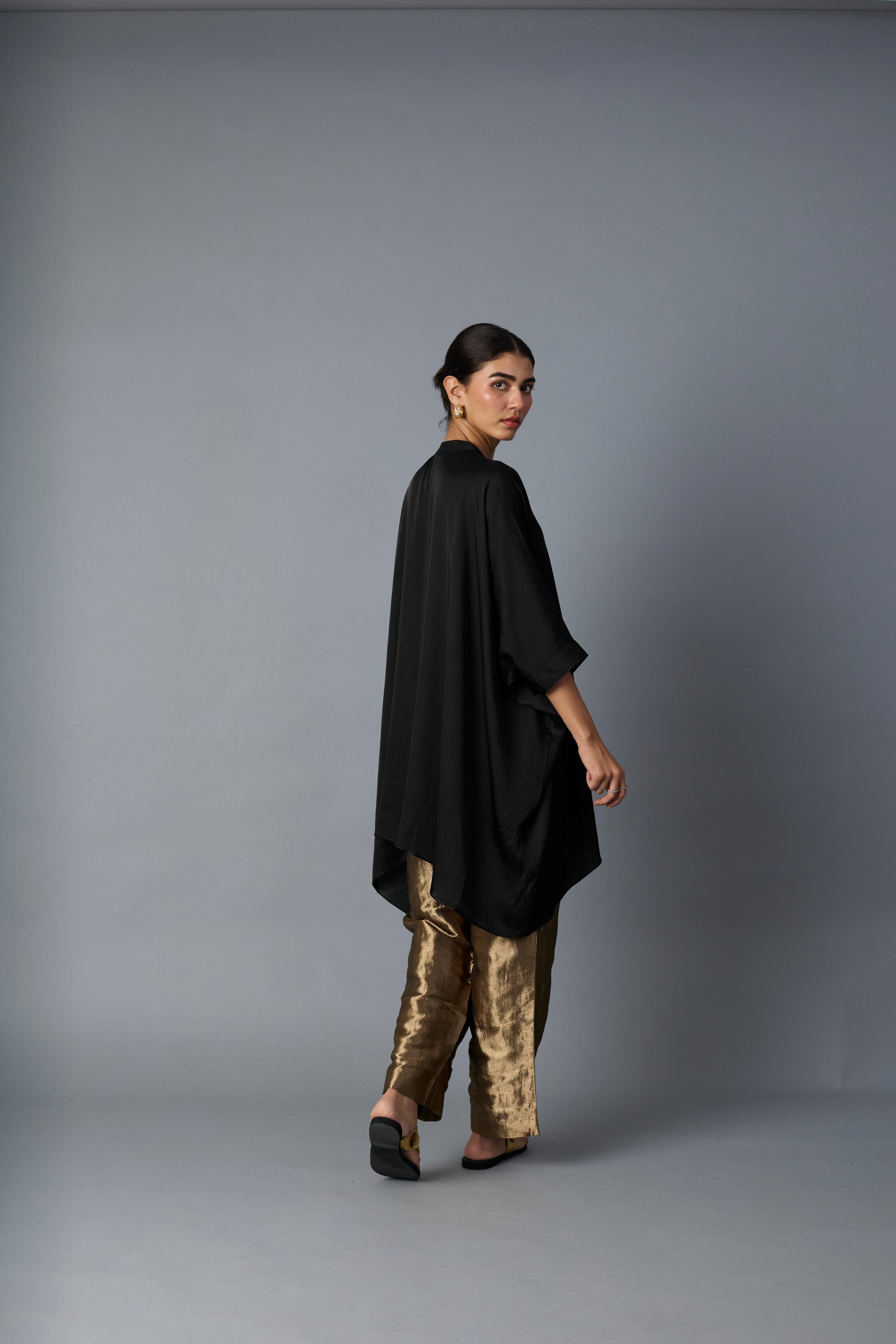 ZOHA ANTI-FIT SHIRT- BLACK